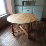 Round oak table/dining table/solid wood table/large table