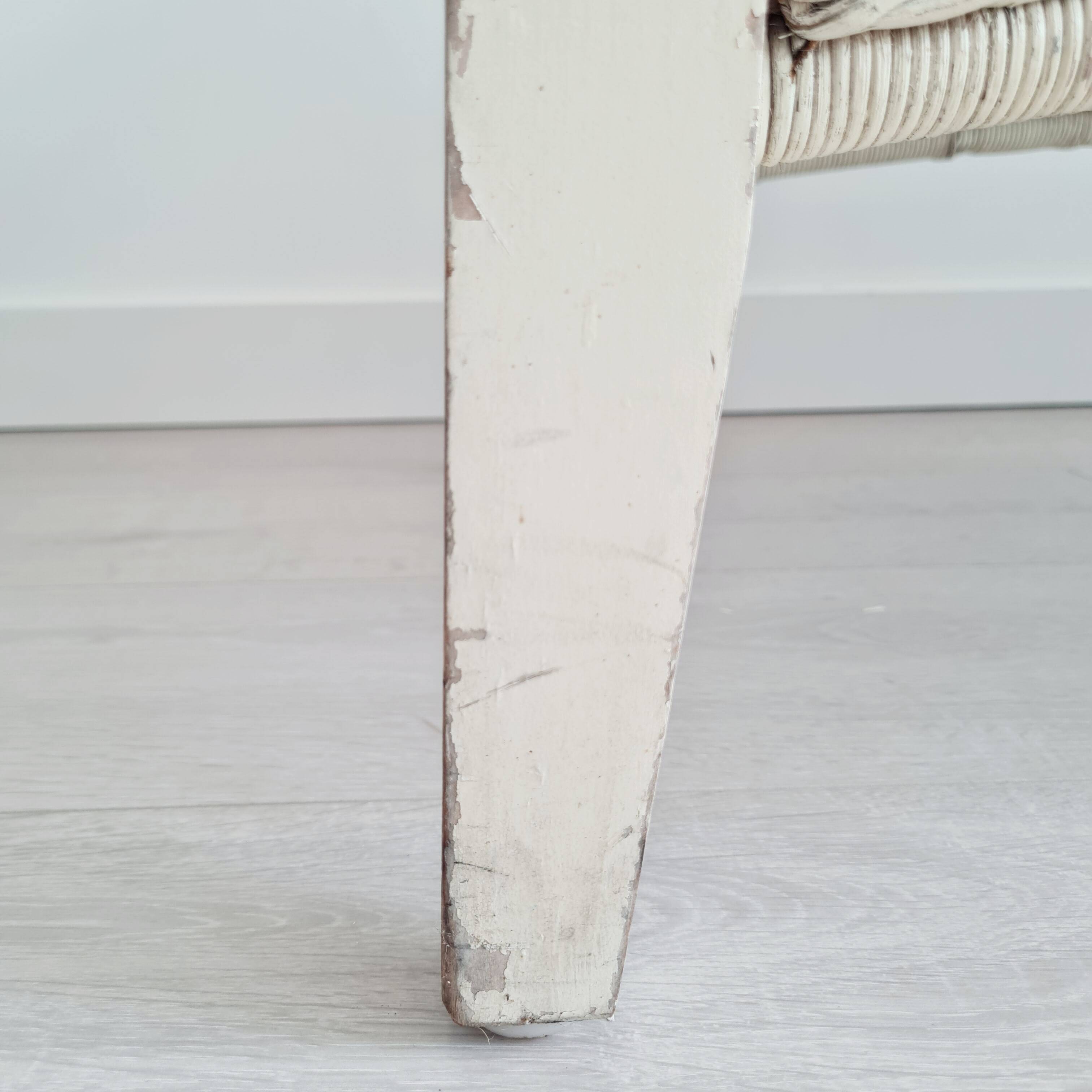 Table basse rotin blanc patiné plateau verre