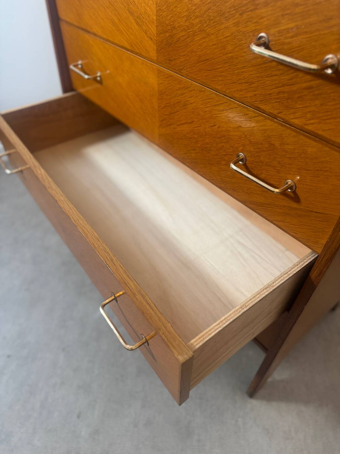 Vintage chest of drawers