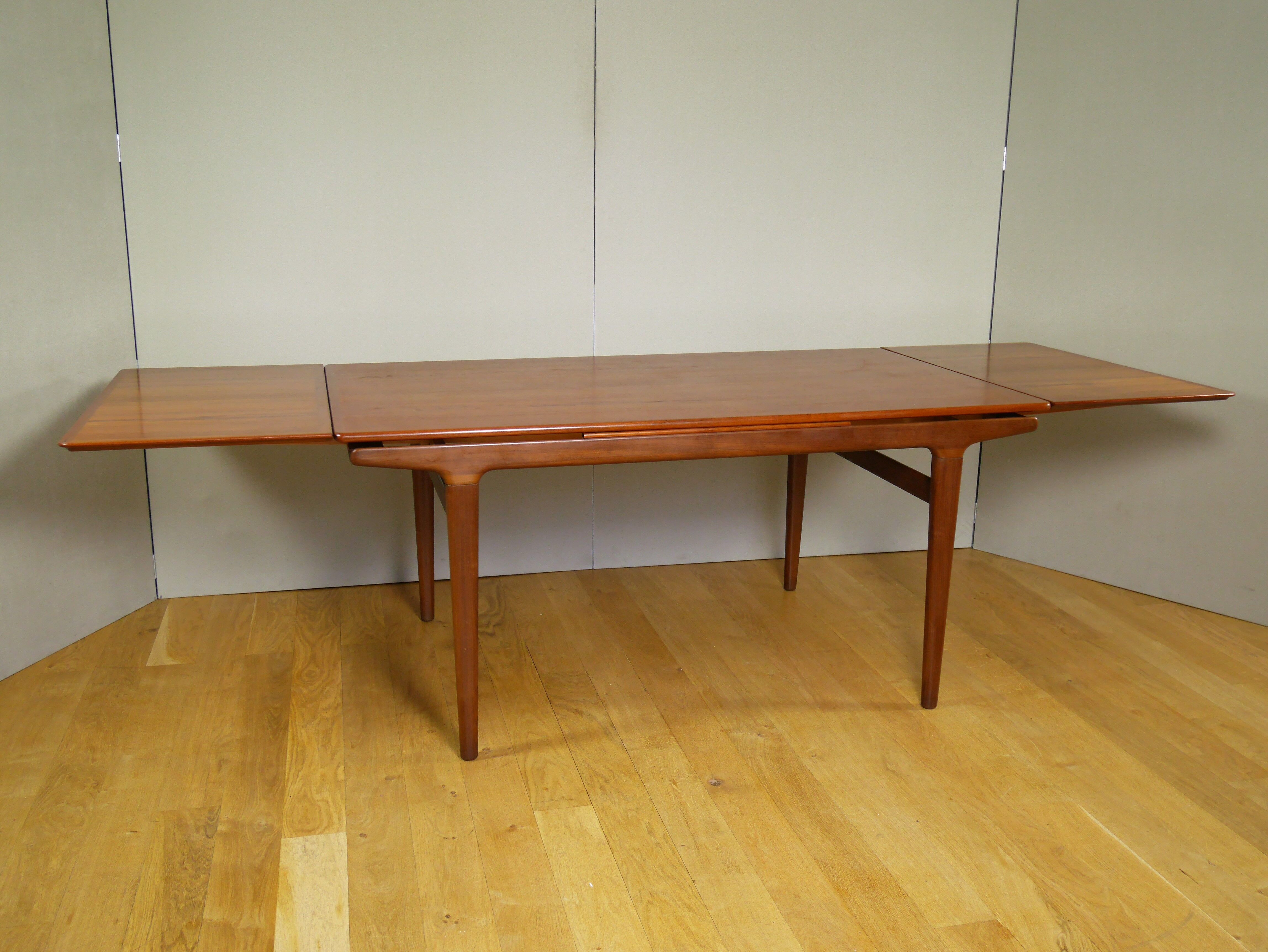 Scandinavian dining table by Johannes Andersen 2 extensions 60s