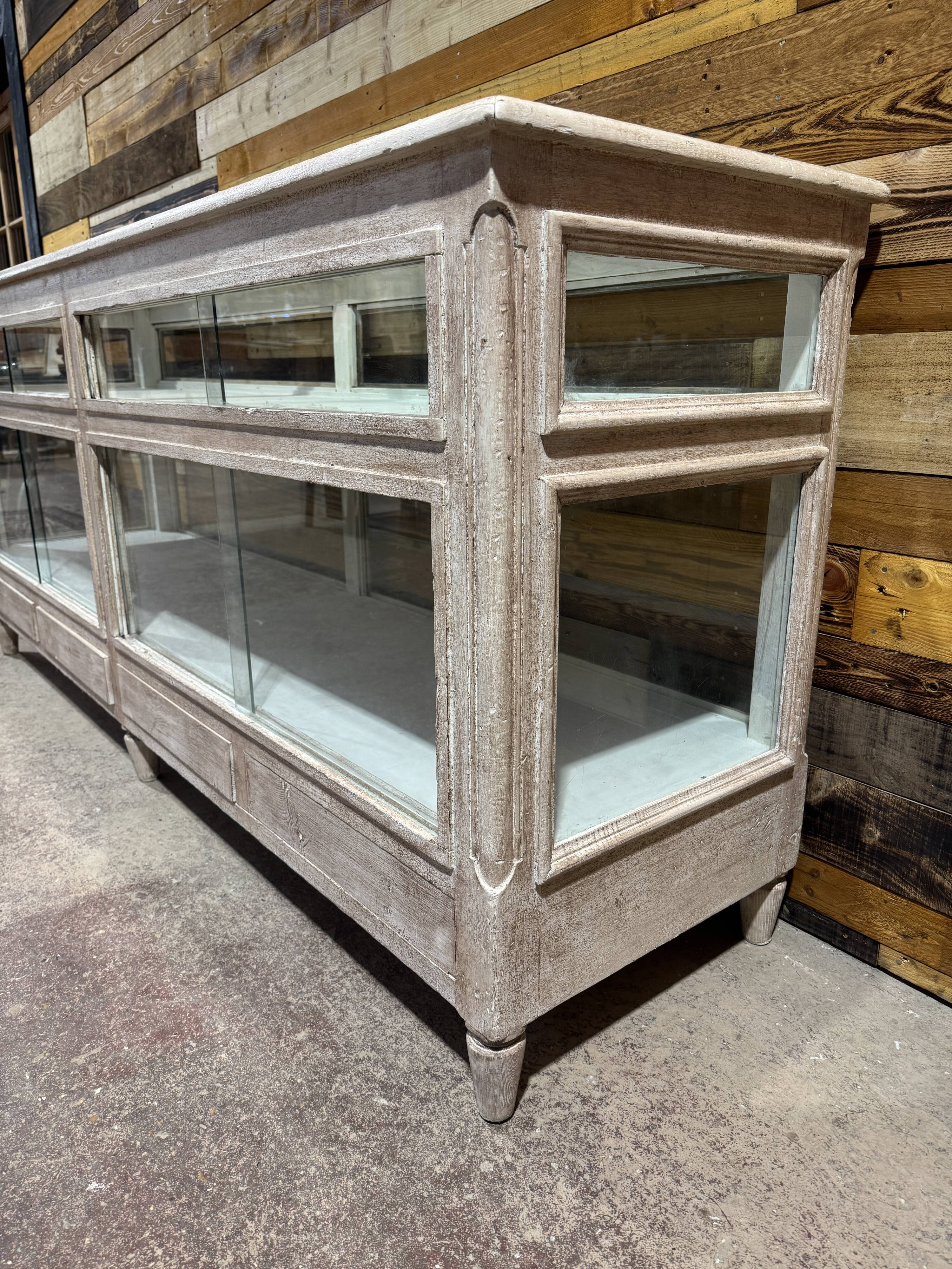 Comptoir de magasin vitré