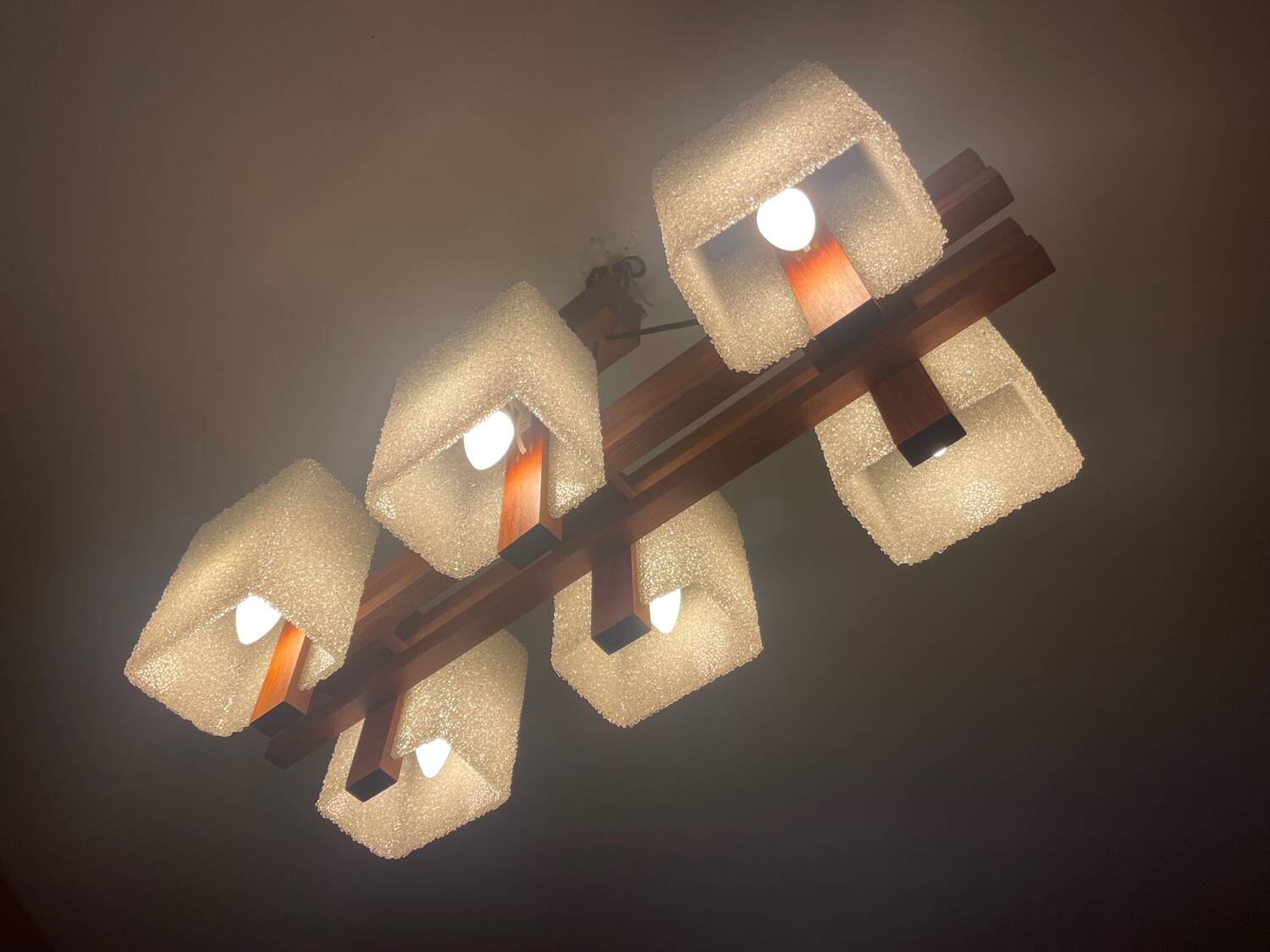 Scandinavian chandelier with 6 lights in teak and a perspex shade.