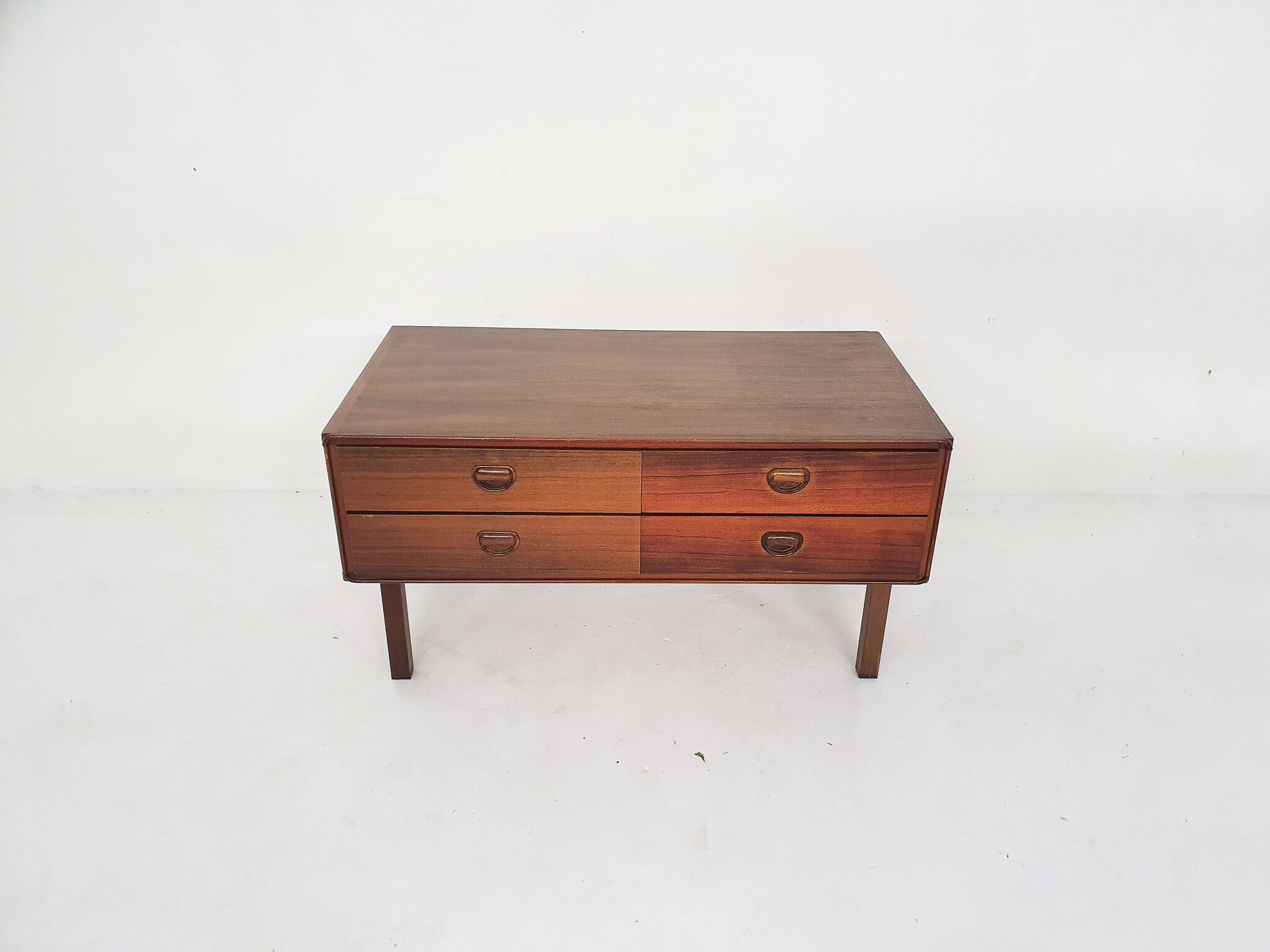 Enfilade de Louis van Teeffelen pour WeBe, Pays-Bas des années 1950