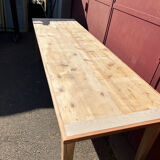 Spindle leg farm table