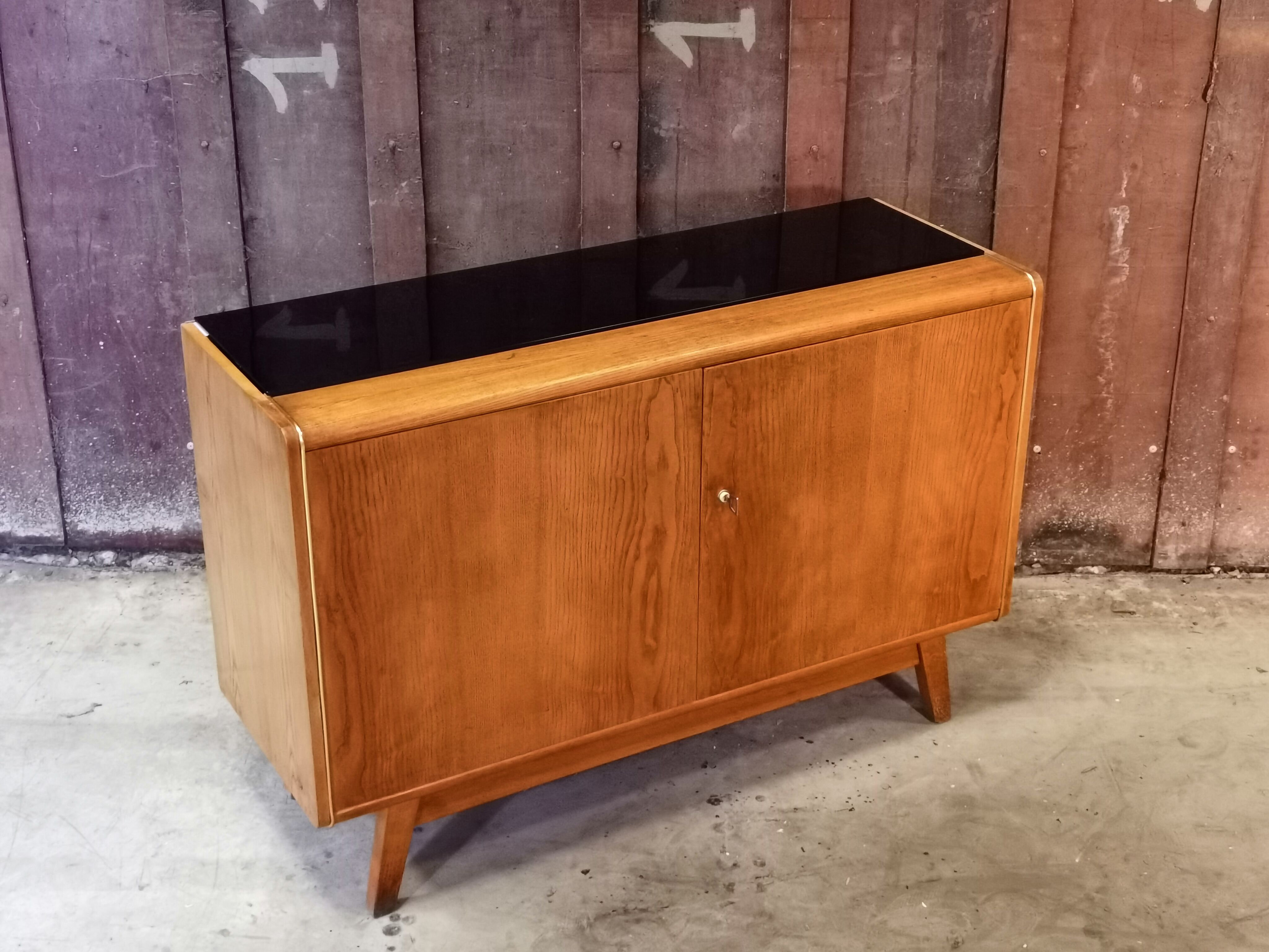 Buffet down by B. Landsman and H. Nepo-itek for Jitona Sobslav