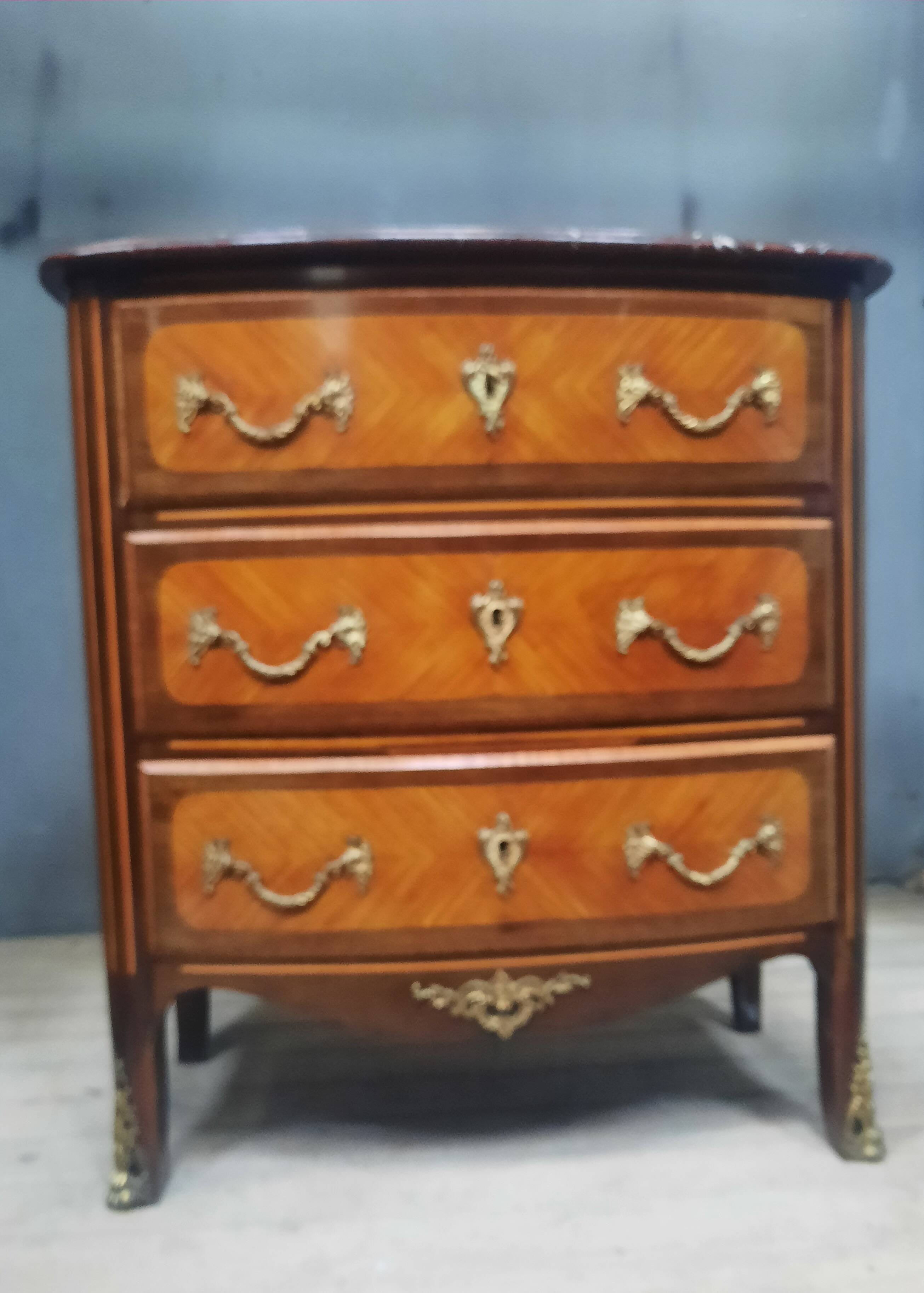 Commode en marquetterie style Louis XIV 9