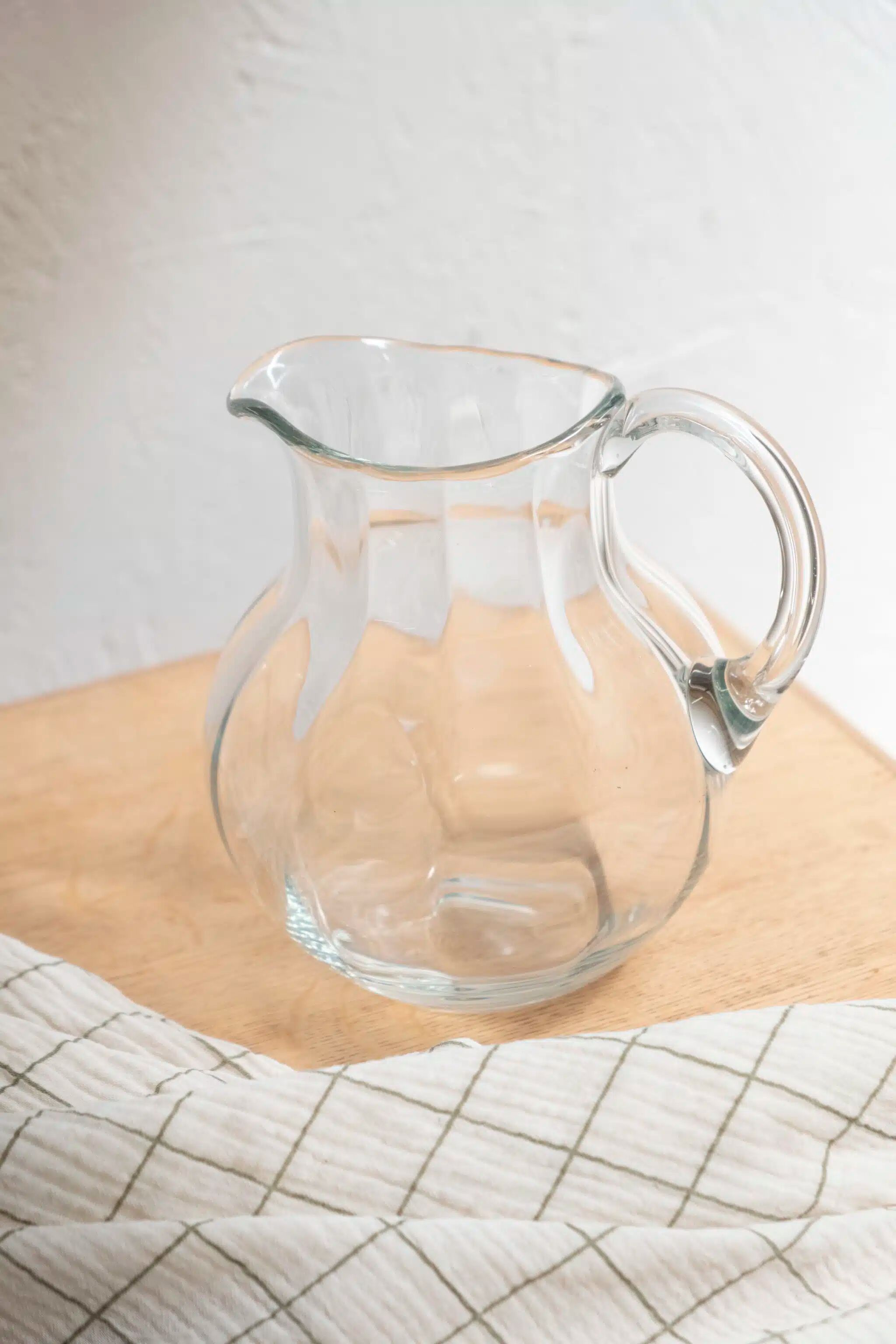 White glass jug "Lison"