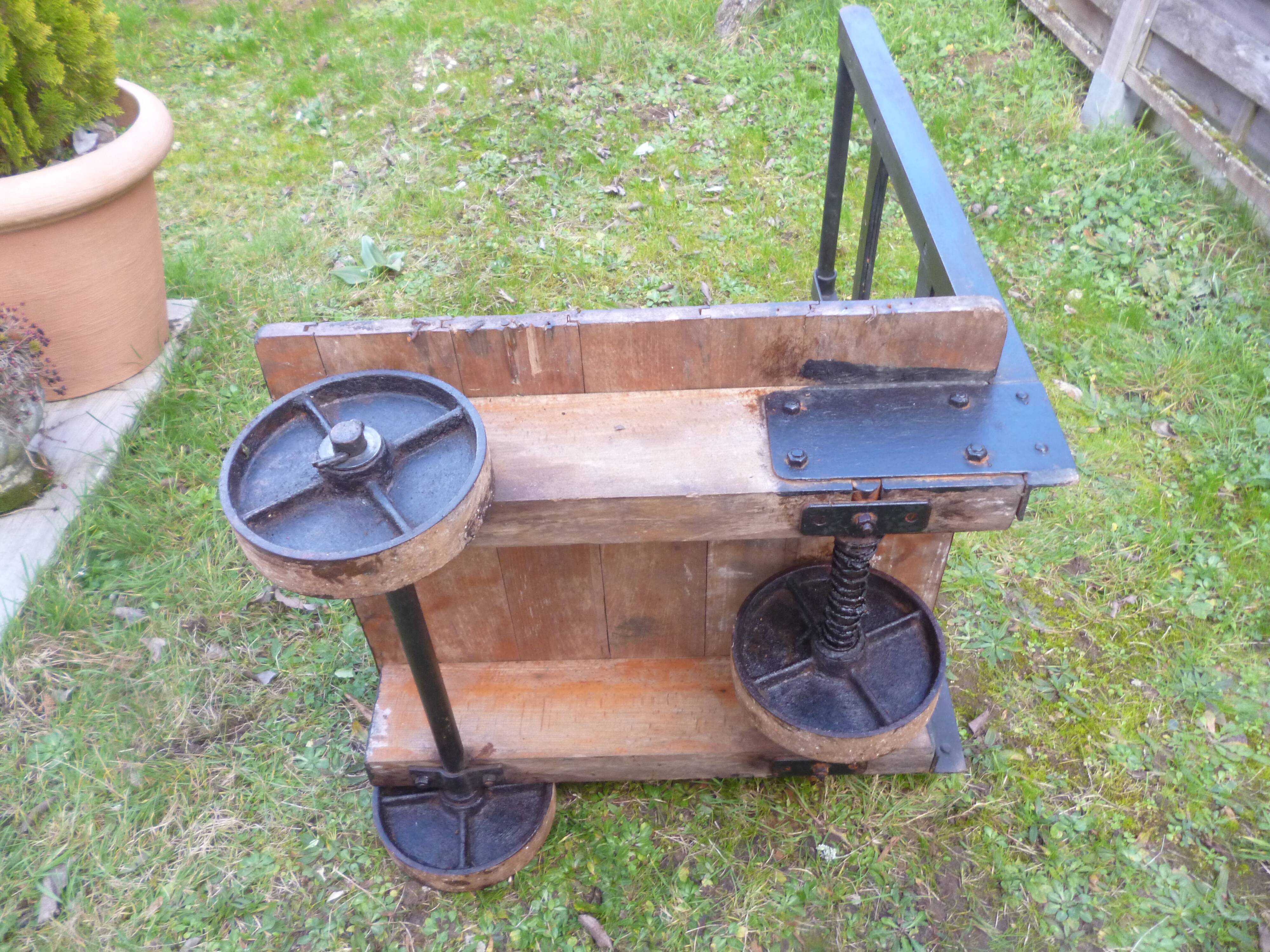 industrial trolley: coffee table