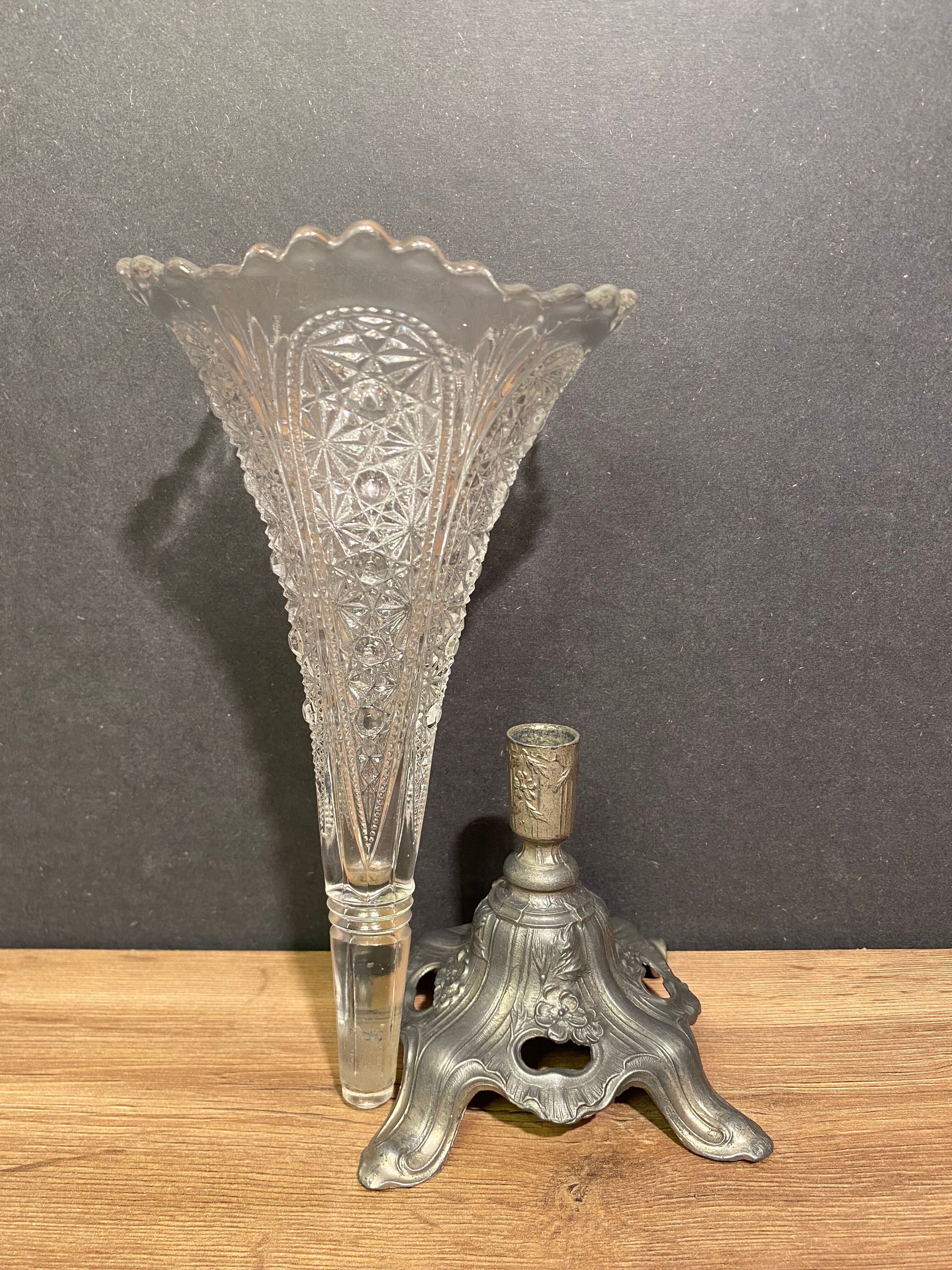 Cone vase, cut crystal bouquet (most certainly Baccarat, Saint Louis ...)
