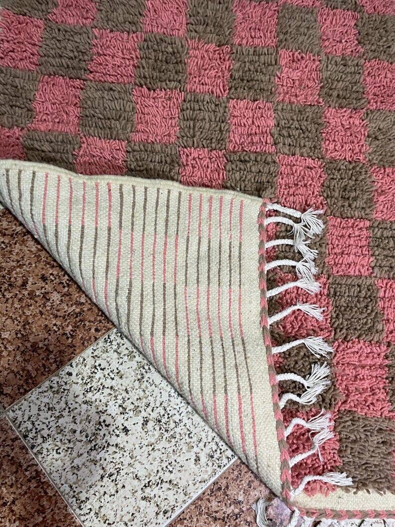 Traditional handmade pure wool rug, size 200 x 300 cm