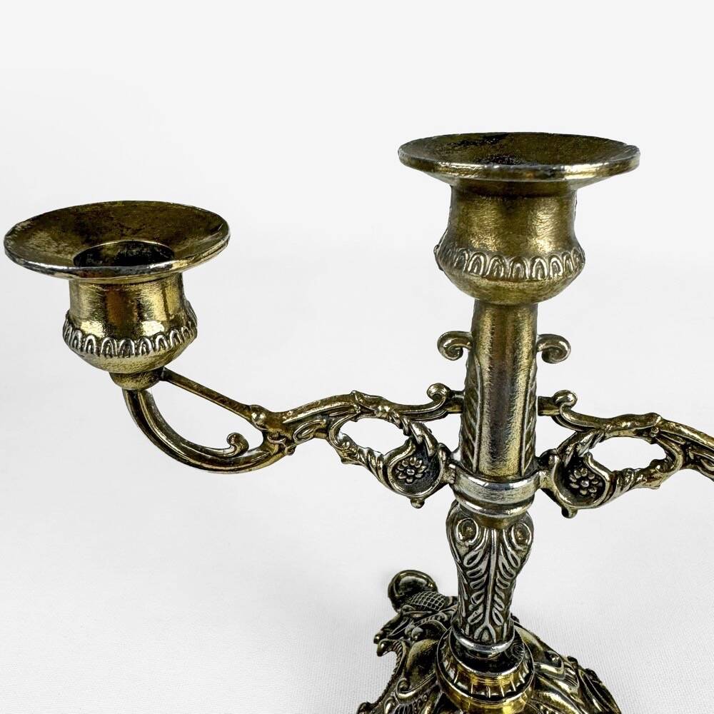 Paire de chandeliers rocaille métal doré