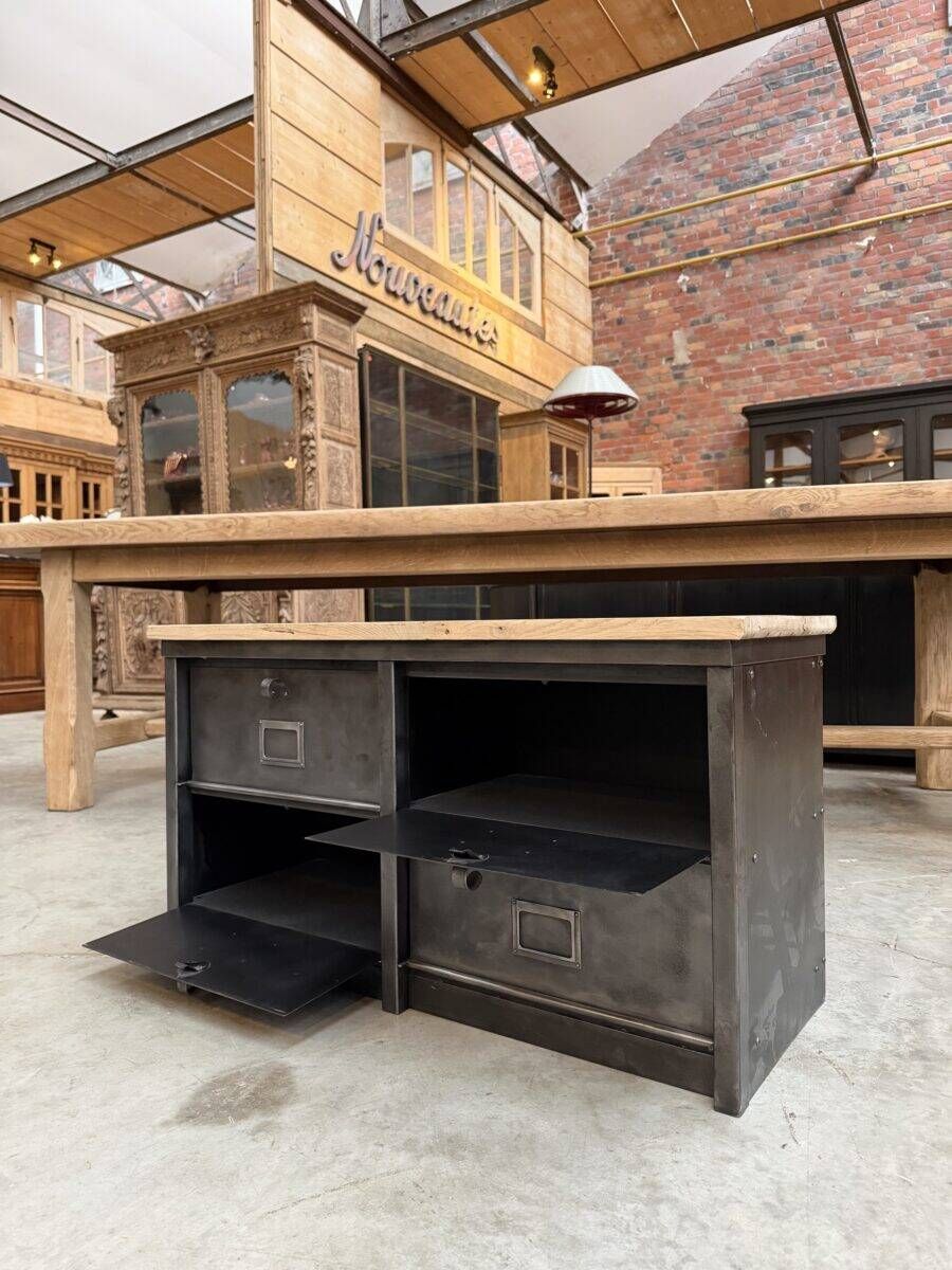 Strafor entrance furniture