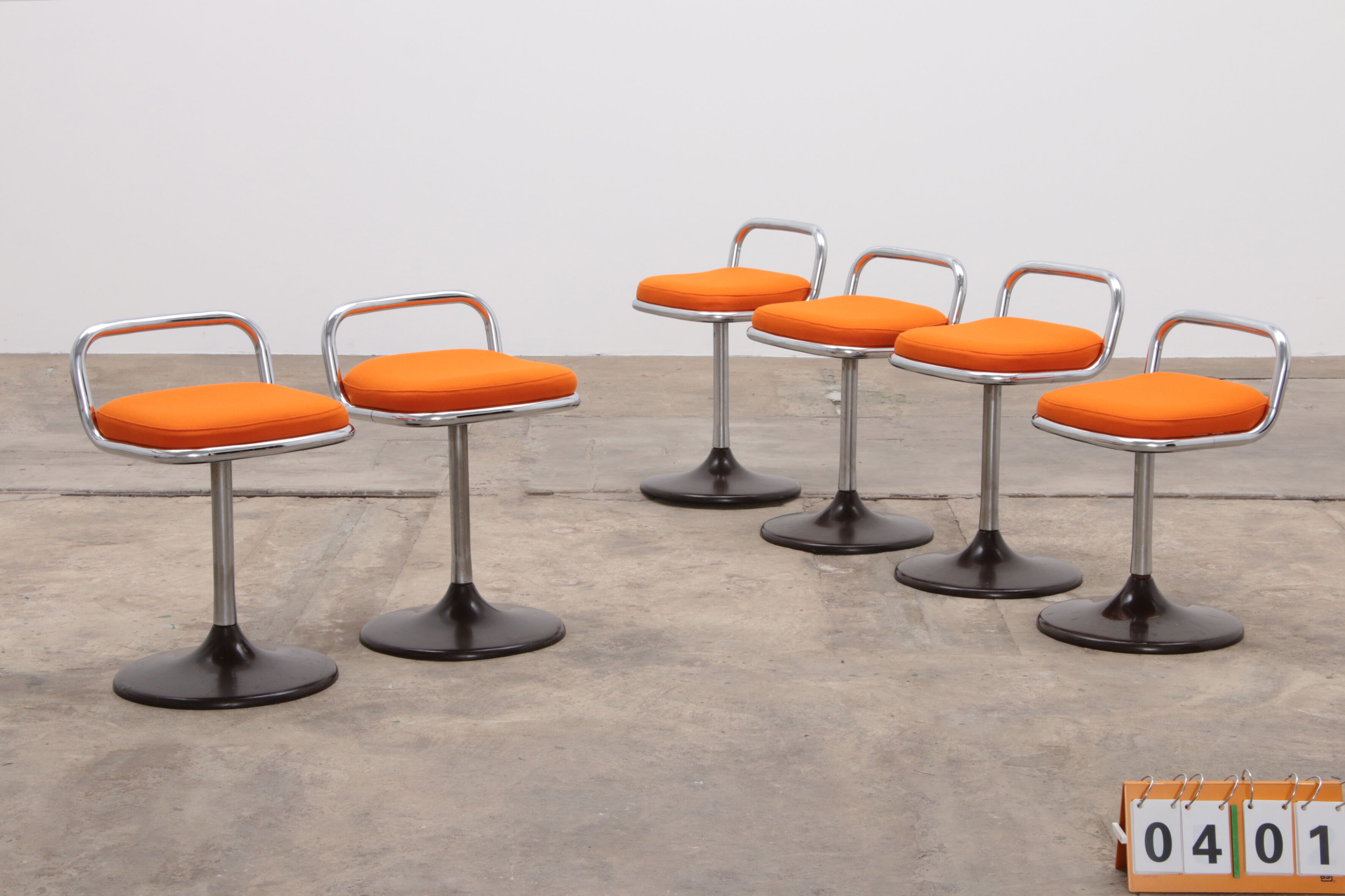 6 Italian low bar stools with orange seat 1970 Joe Colombo style