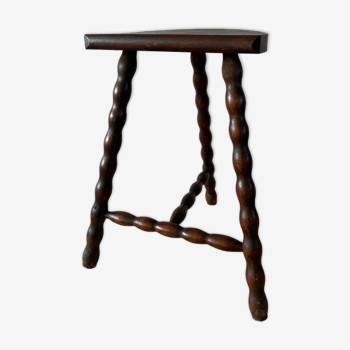 Tripod farm stool