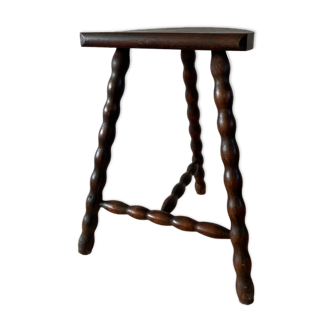 Tripod farm stool