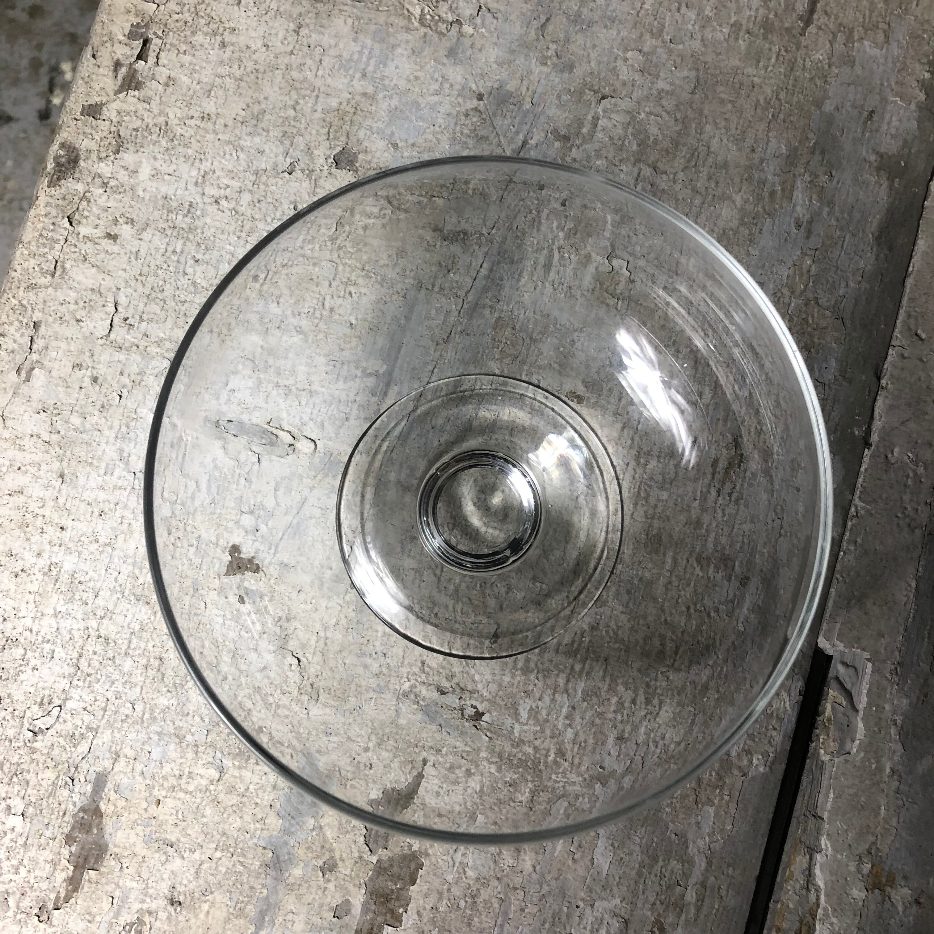 Glass bowl on foot