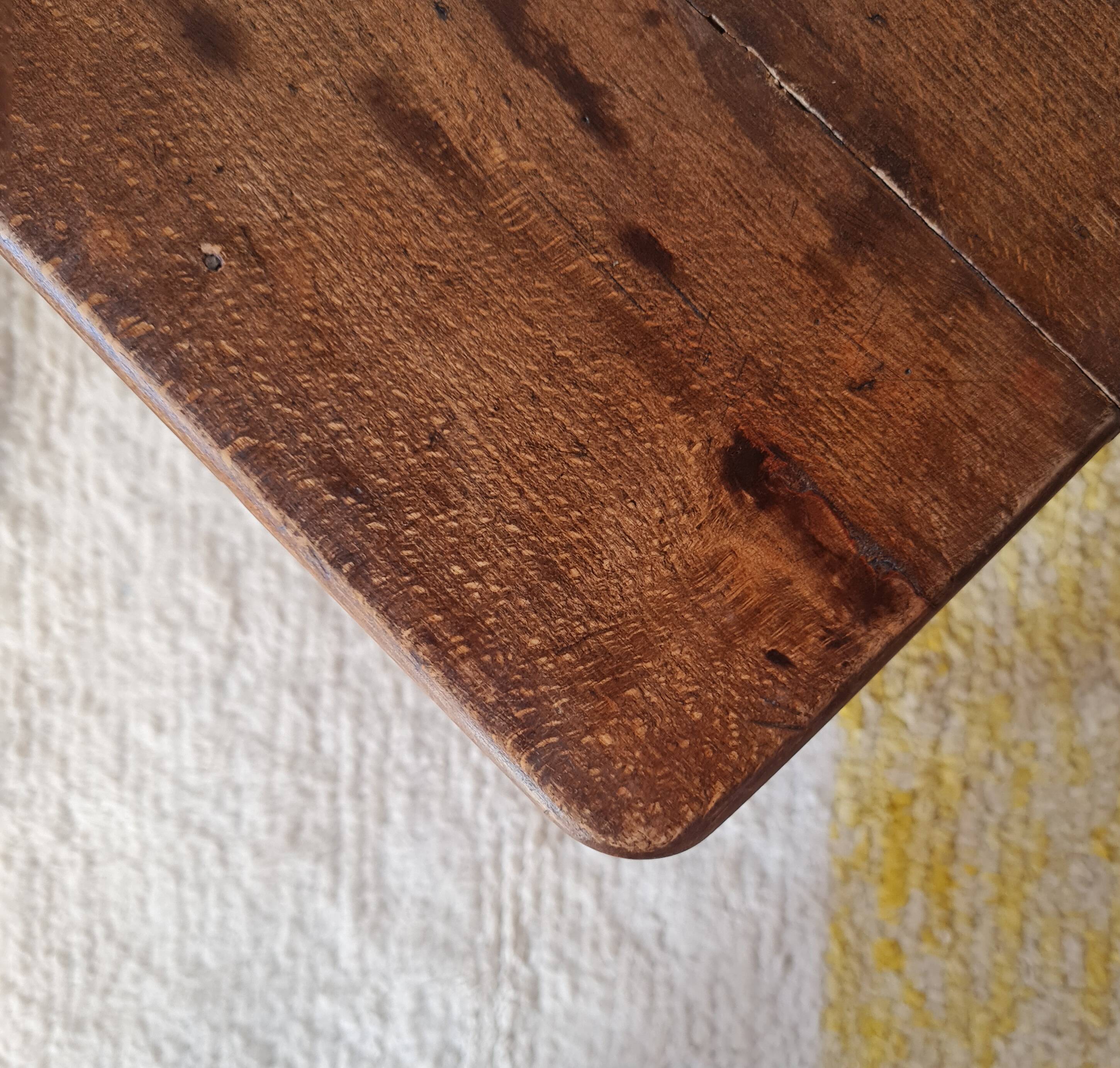 Antique farmhouse stool in solid oak – Rustic Brutalist Look