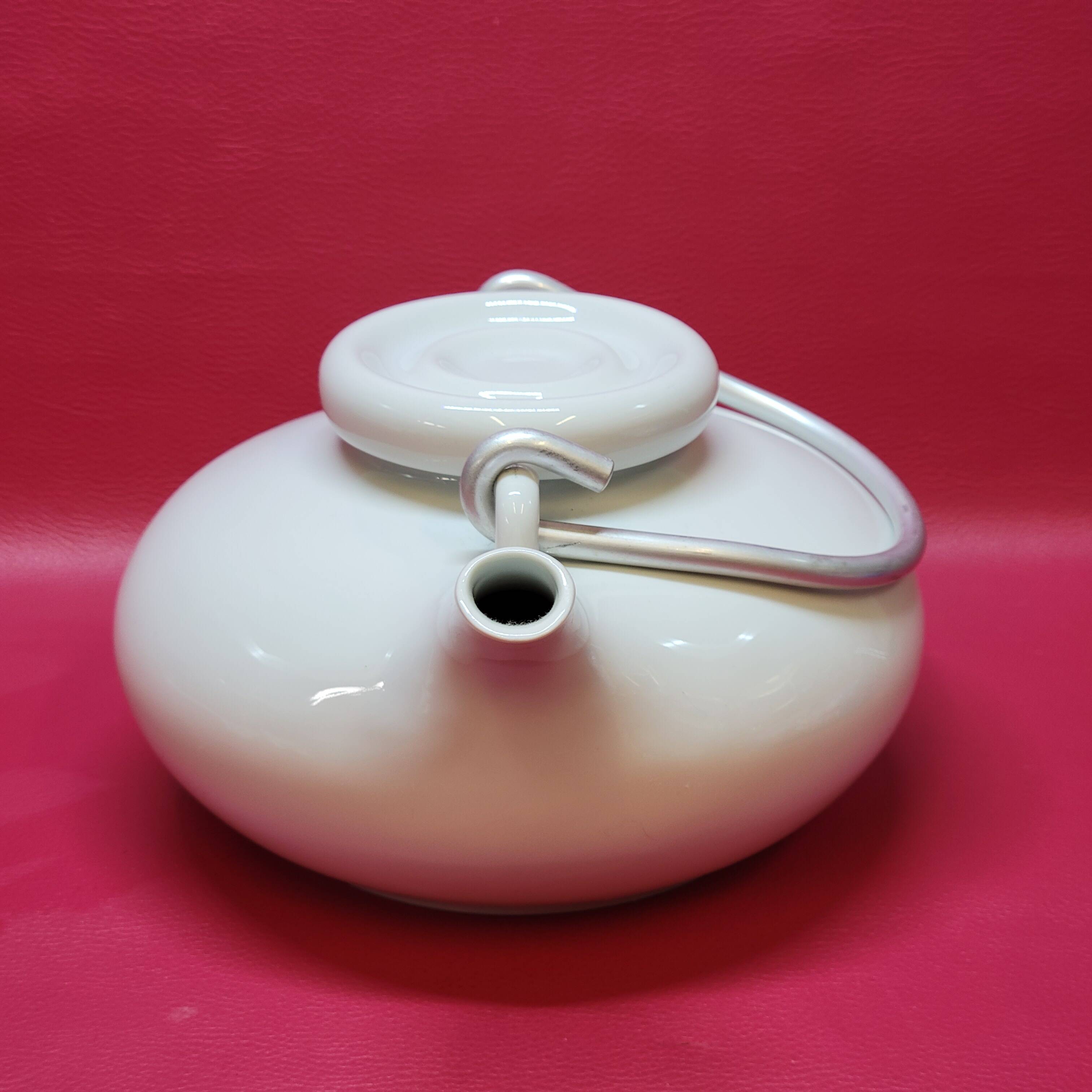 Théière en porcelaine blanche Carl Gustaf Jahnsson