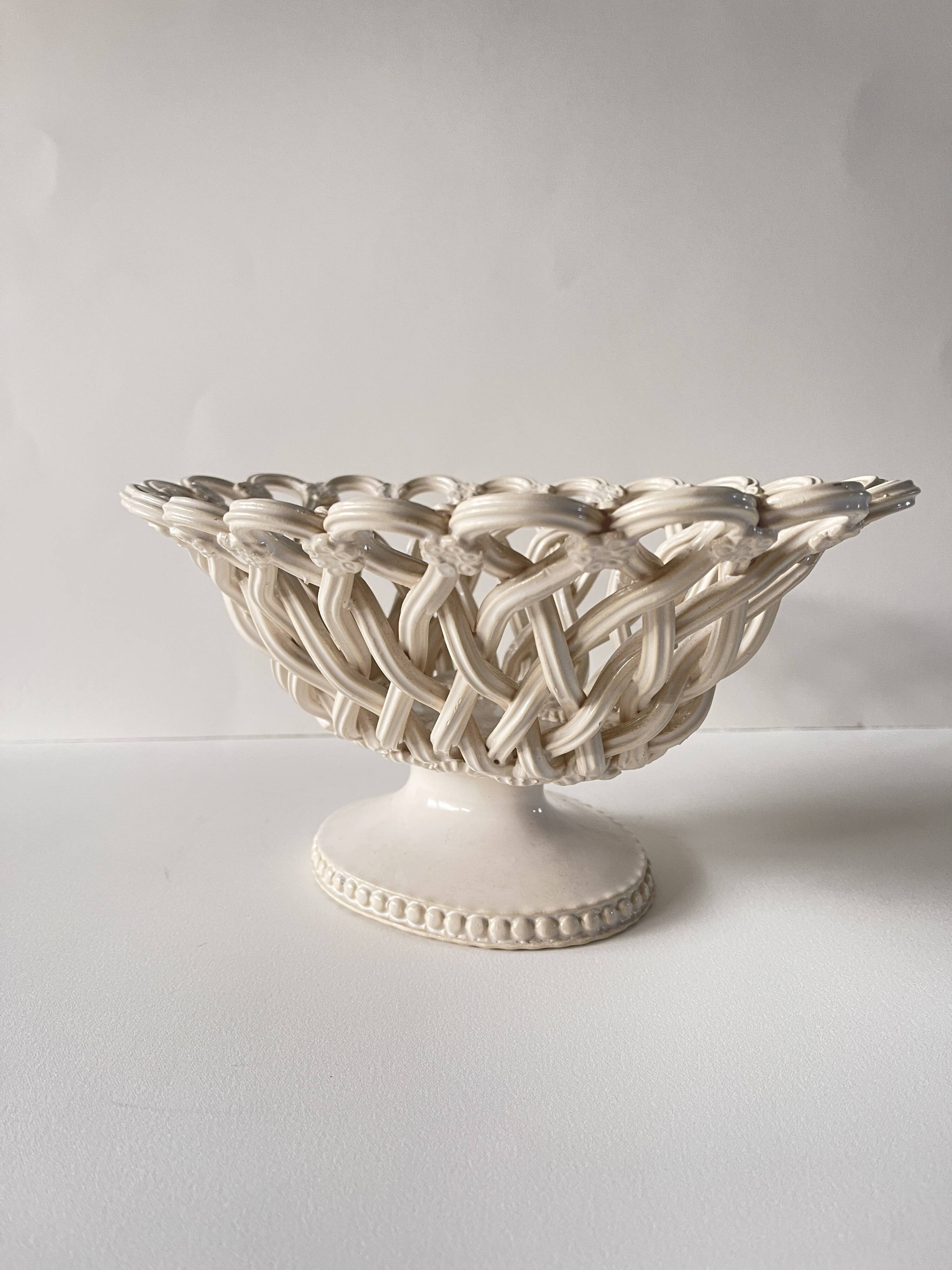 Pichon uzes earthenware basket