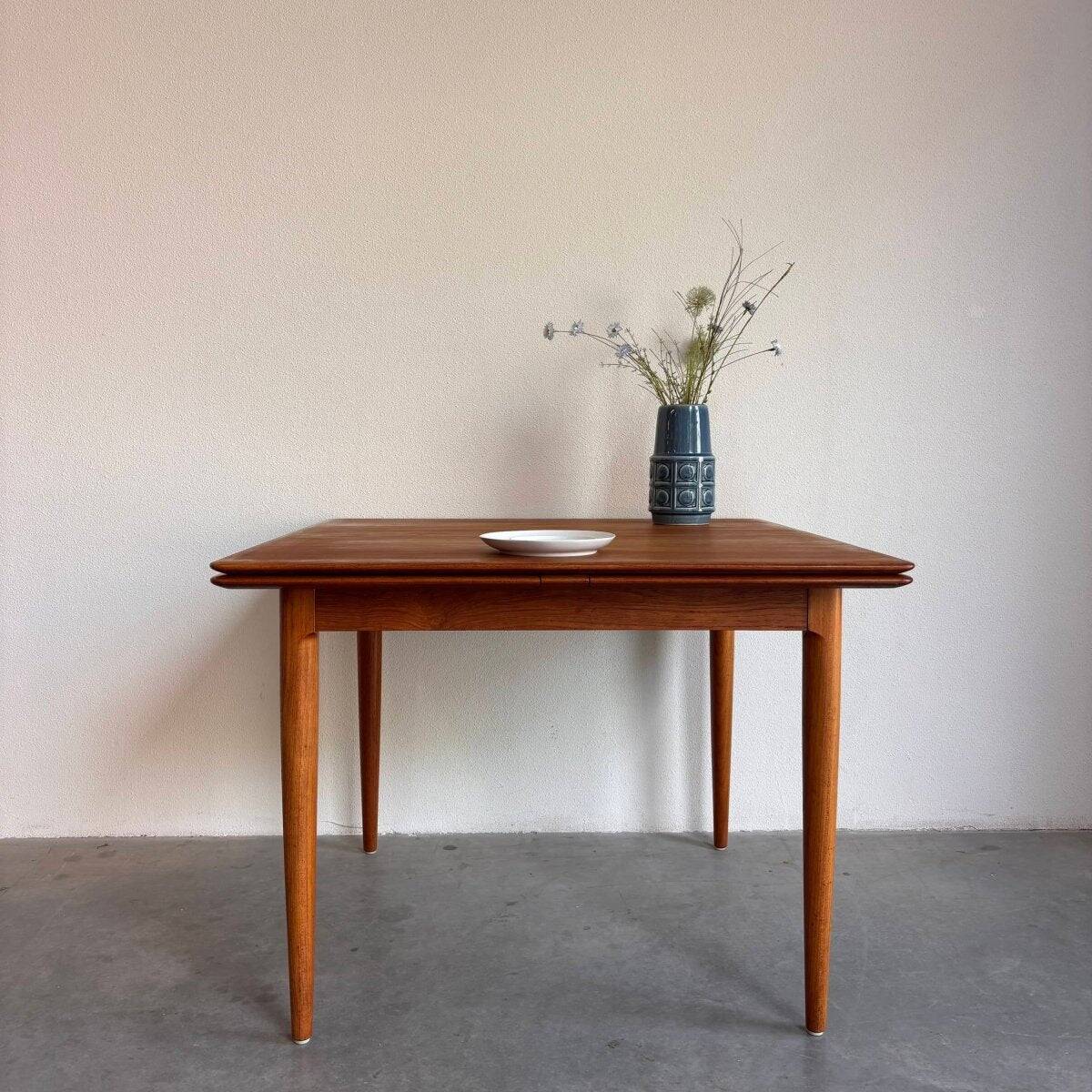 Danish vintage diningtable teak