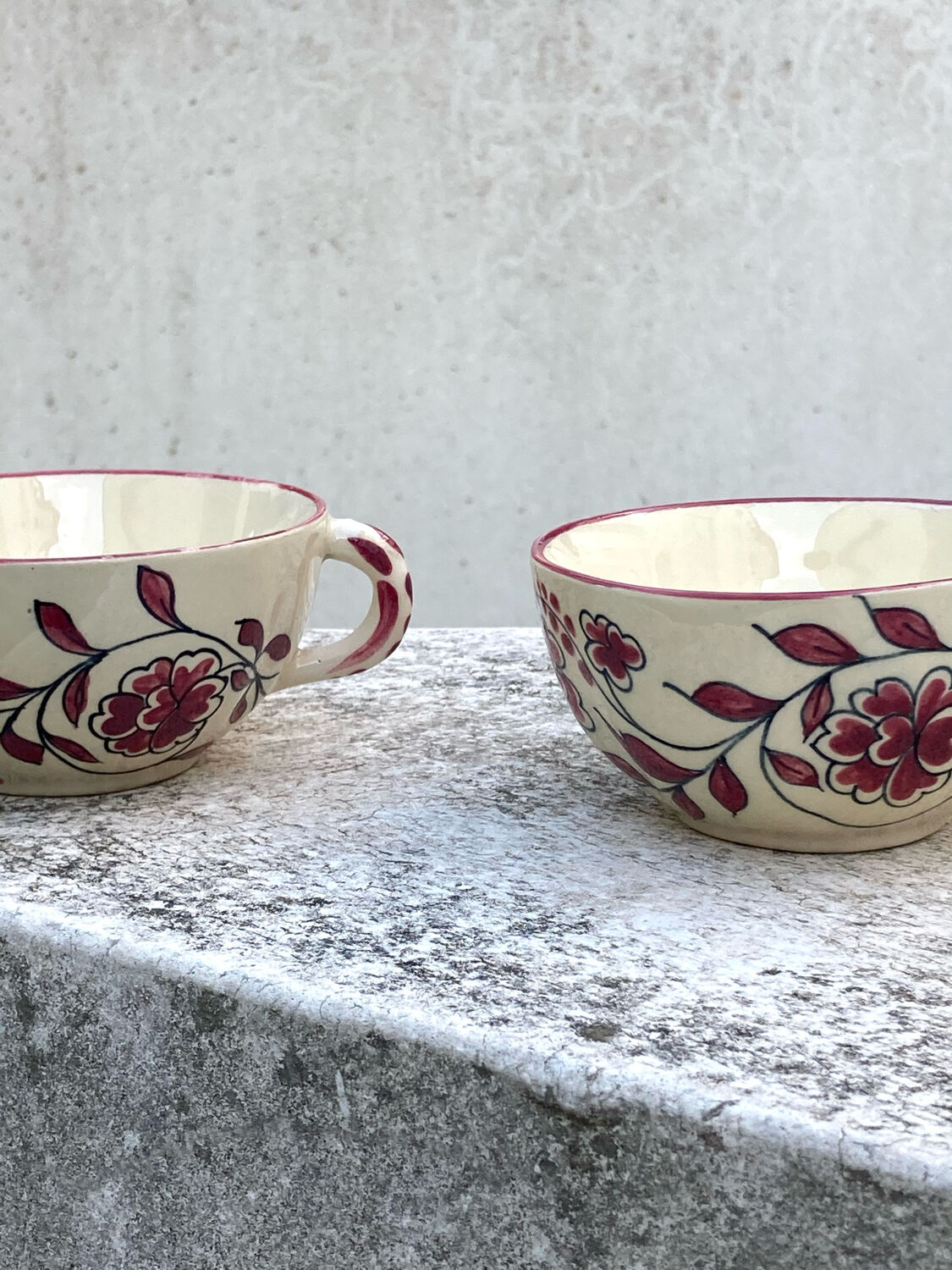 Deux tasses motif fleurs