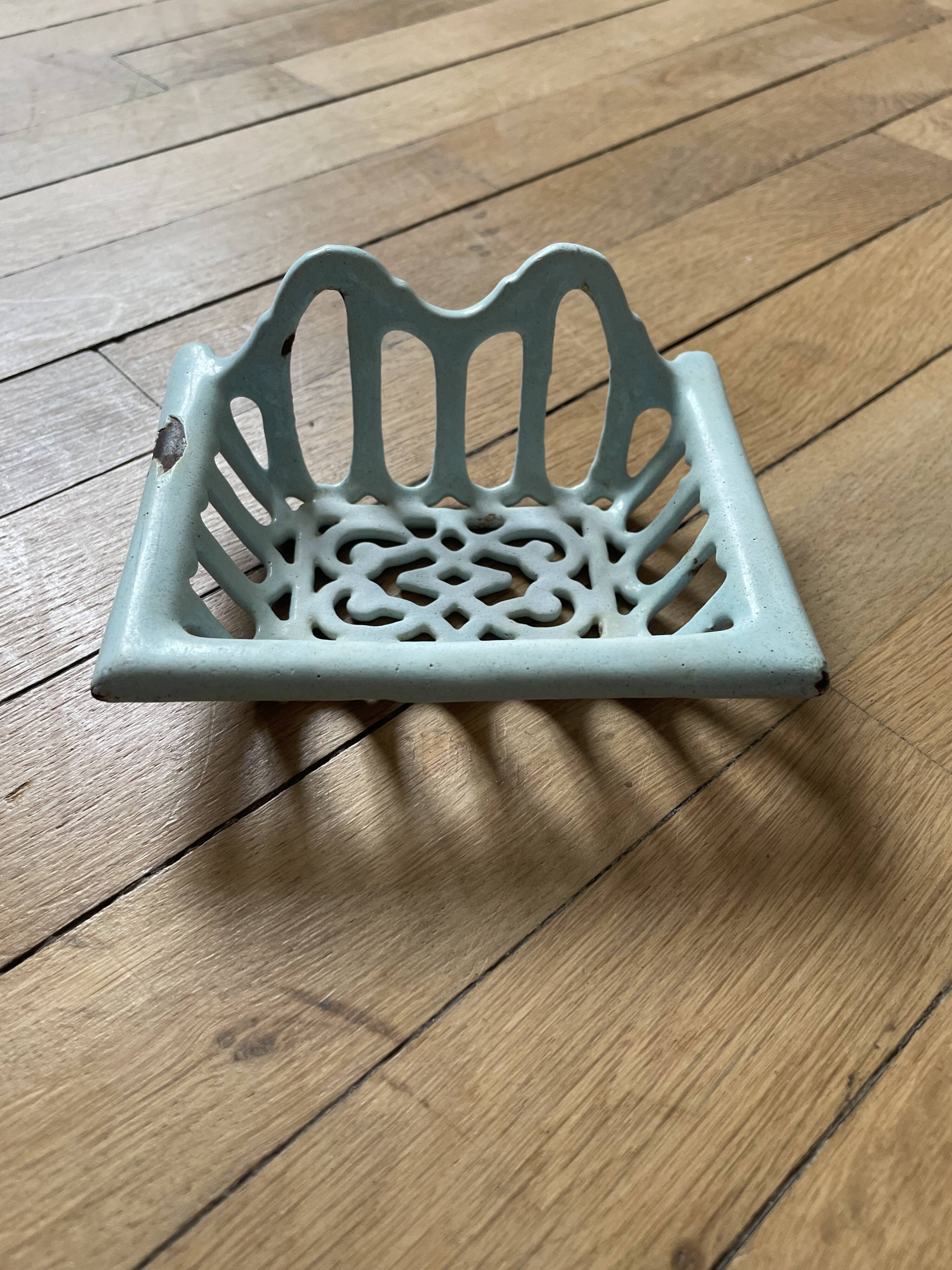 Vintage soap dish 250904