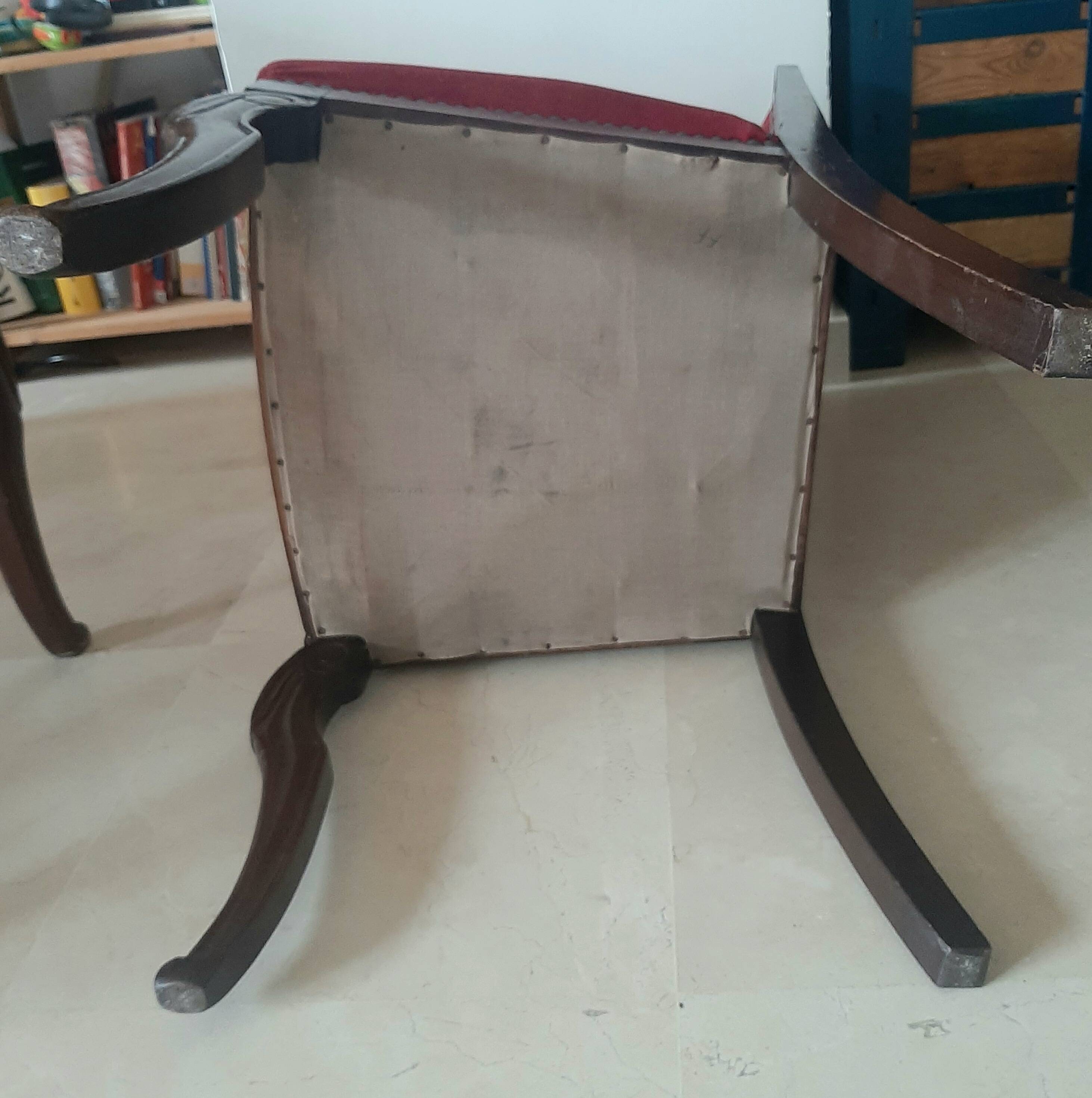 2 chaises antiques style Restauration en noyer et velours bordeaux