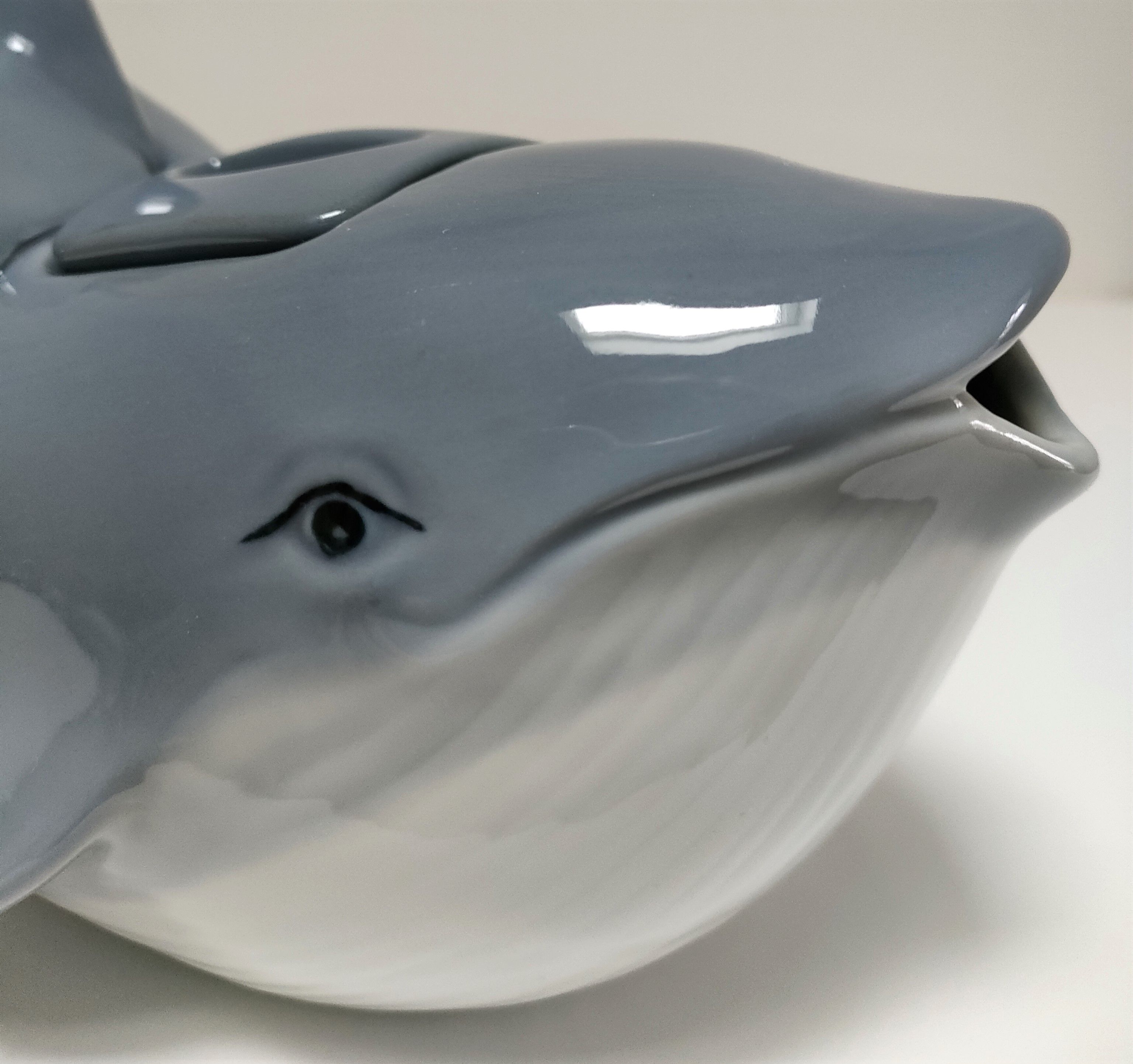 Teapot zoomorphic blue whale porcelain design Japan