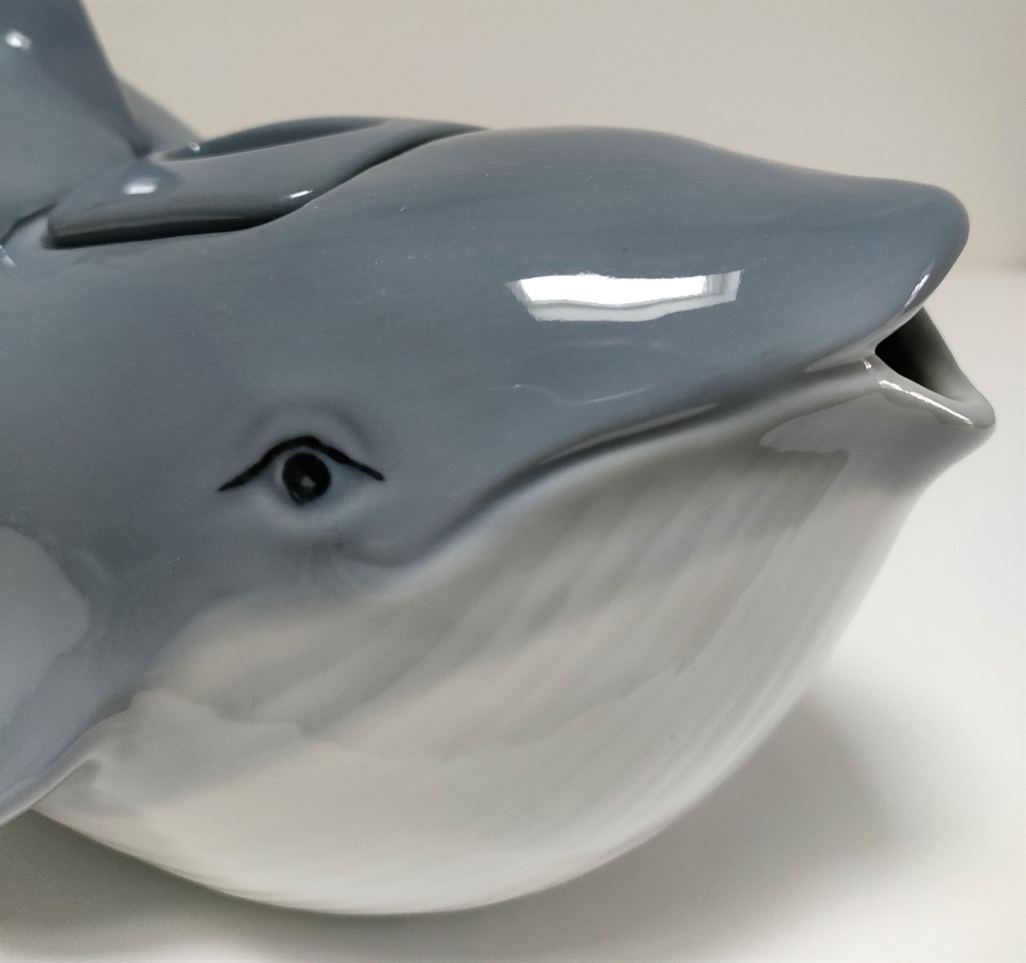 Teapot zoomorphic blue whale porcelain design Japan