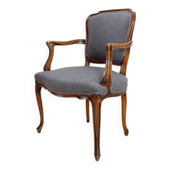 Fauteuil style Louis XV en tissu feutré gris