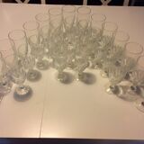 Service of water and wine glasses
