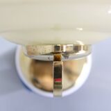 Paire d'appliques murales Art Déco tchécoslovaques des années 1940 en laiton avec abat-jour en verre opalin