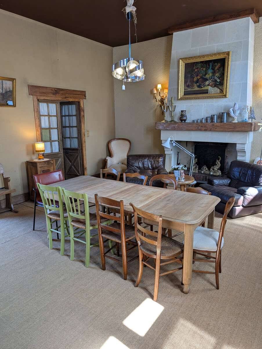 Antique extendable table