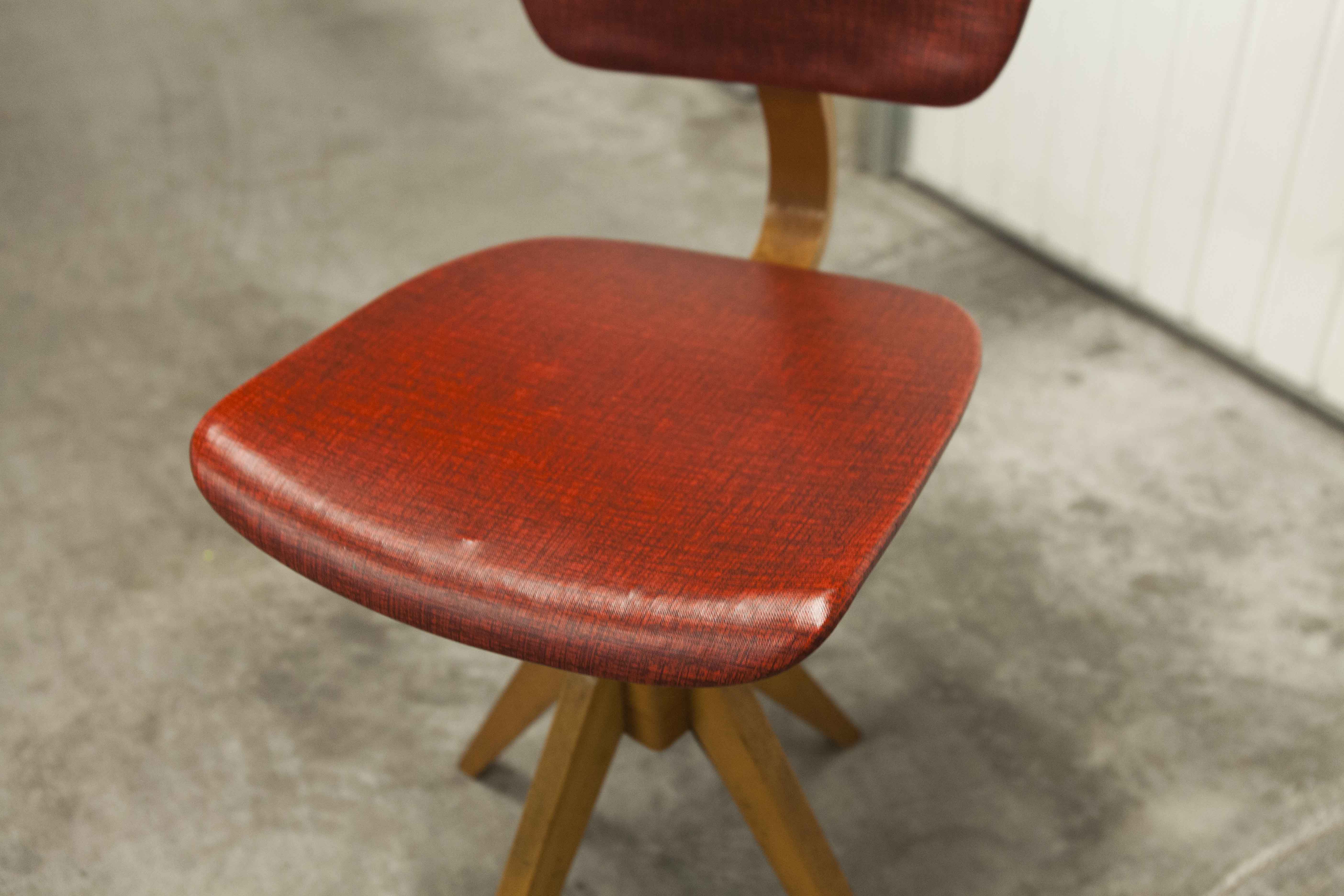 Workshop chair 1950 feet compass skaï red atypical