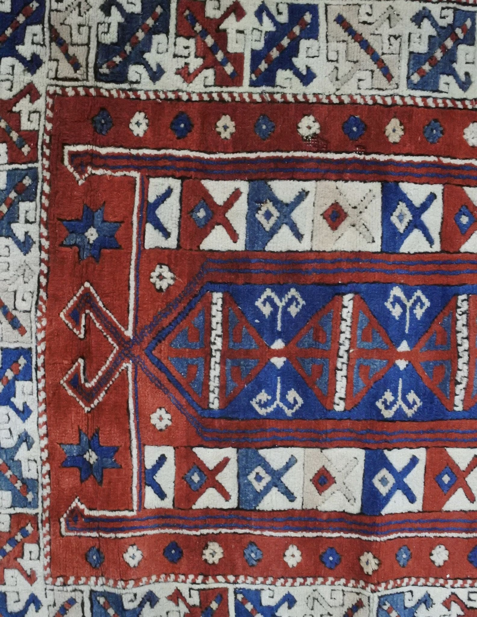 Vintage hand-knotted kazak rug 185x127cm