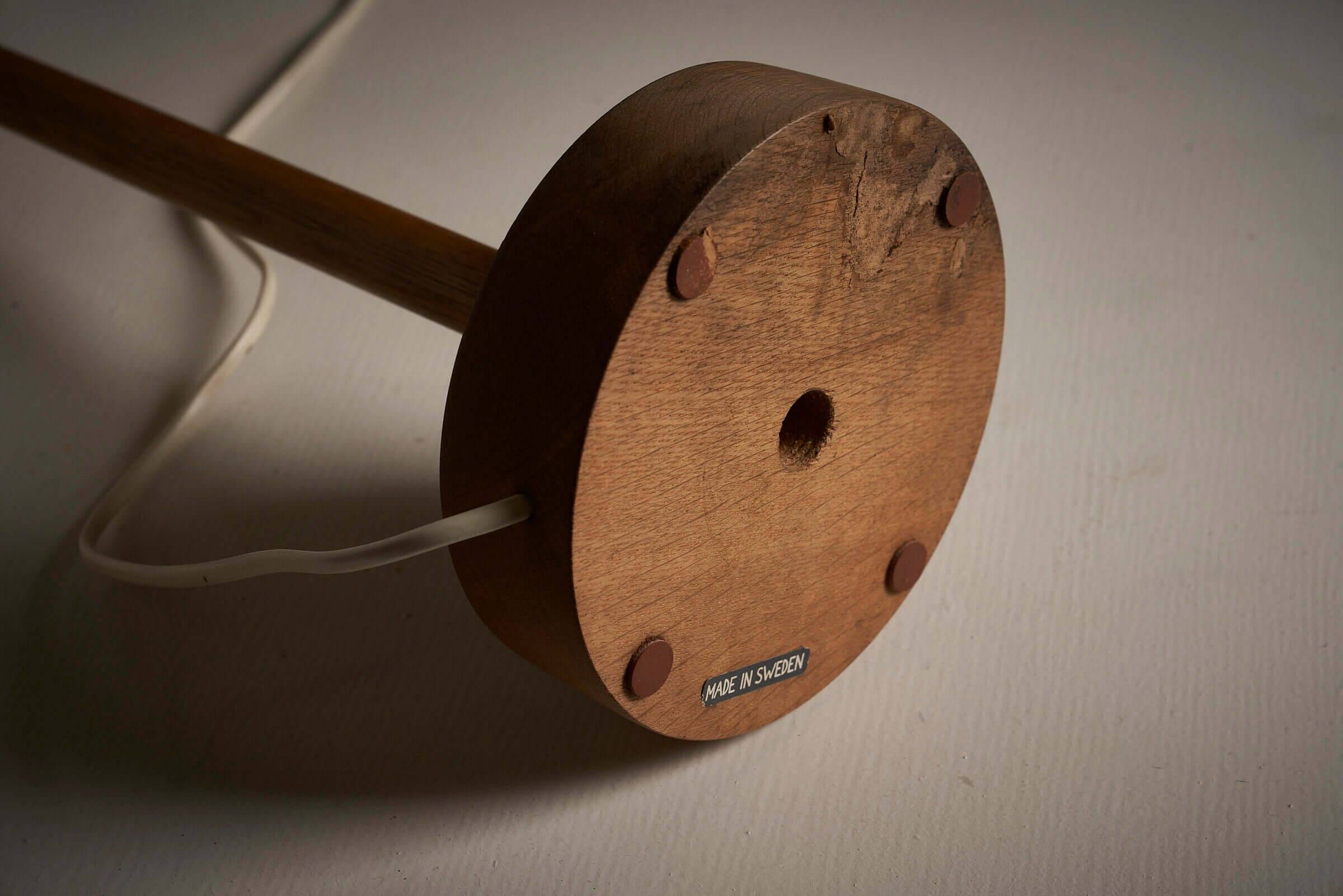 Oak Table Lamp model no. 1103 by Luxus
