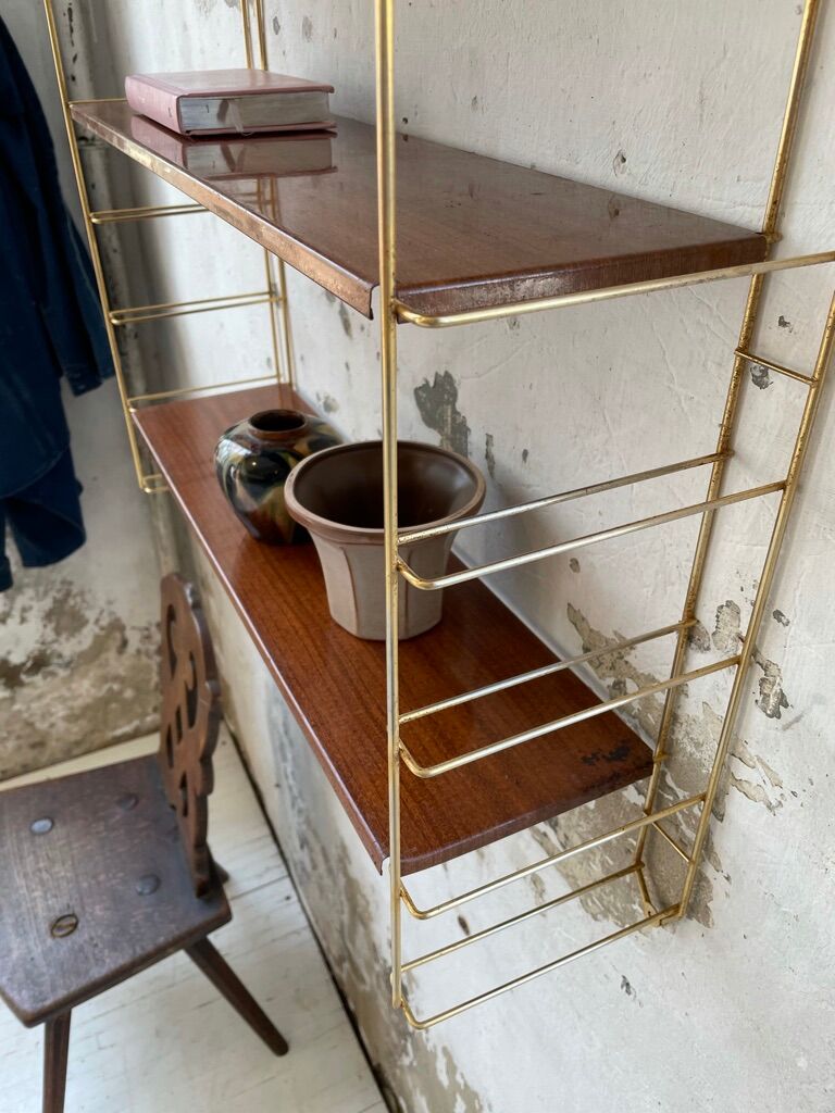 String-type wall shelf