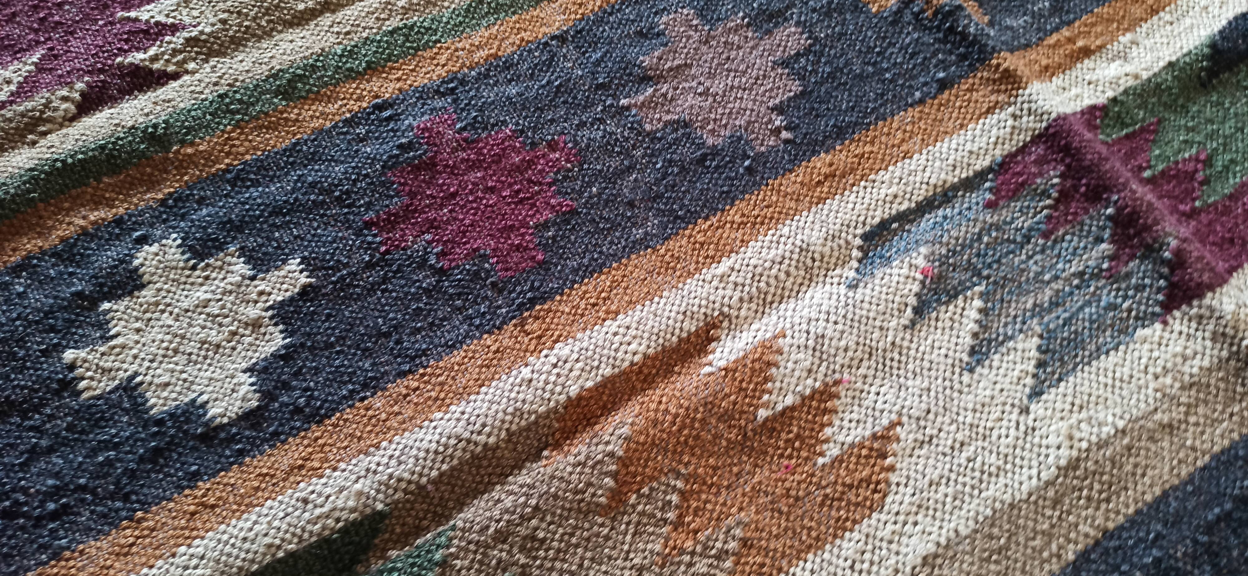 Tapis kilim en toile de jute et coton. 120cm x 190cm