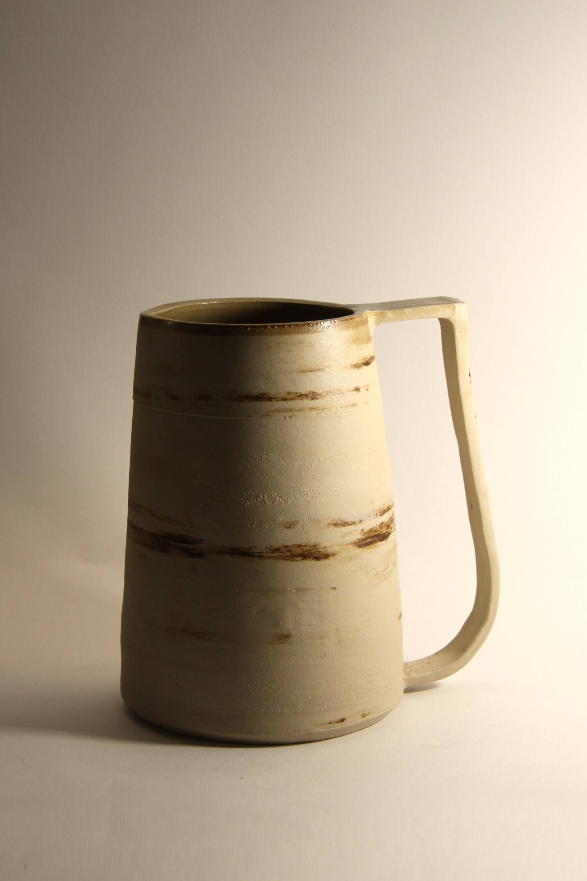 Pitcher / vase in mixed earth