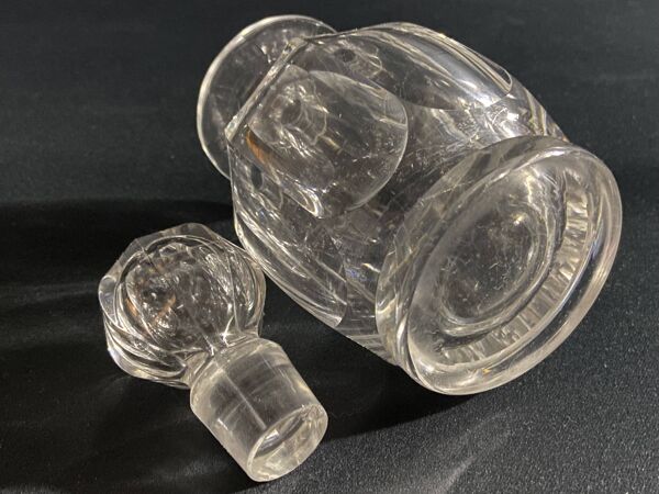 Grand flacon à parfum en cristal signé Baccarat, modèle Malmaison