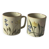 Lot 2 vintage floral mugs