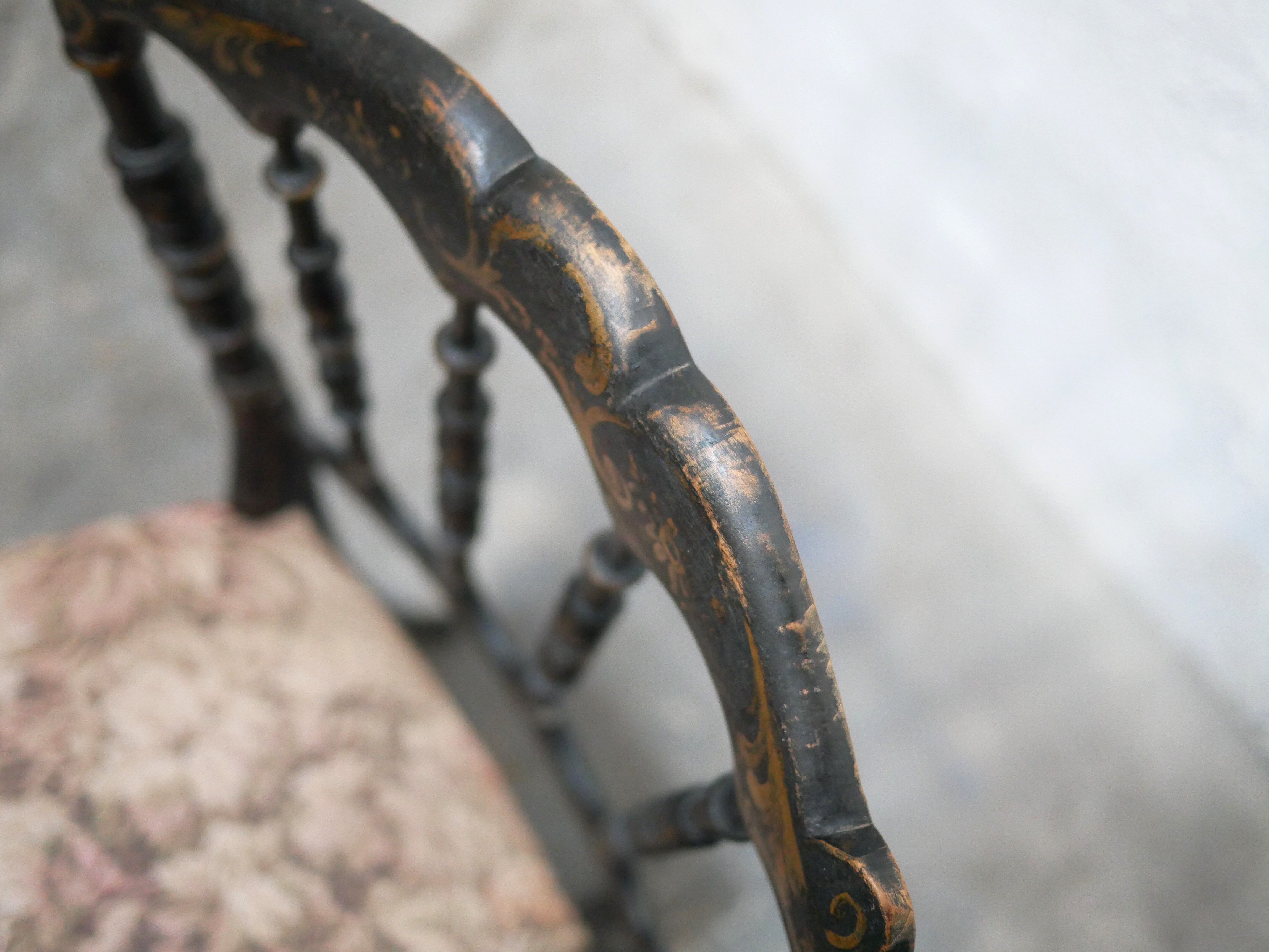 Antique Napoleon III chair in wood and fabric