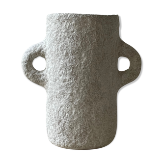 Handmade vase in mâché paper