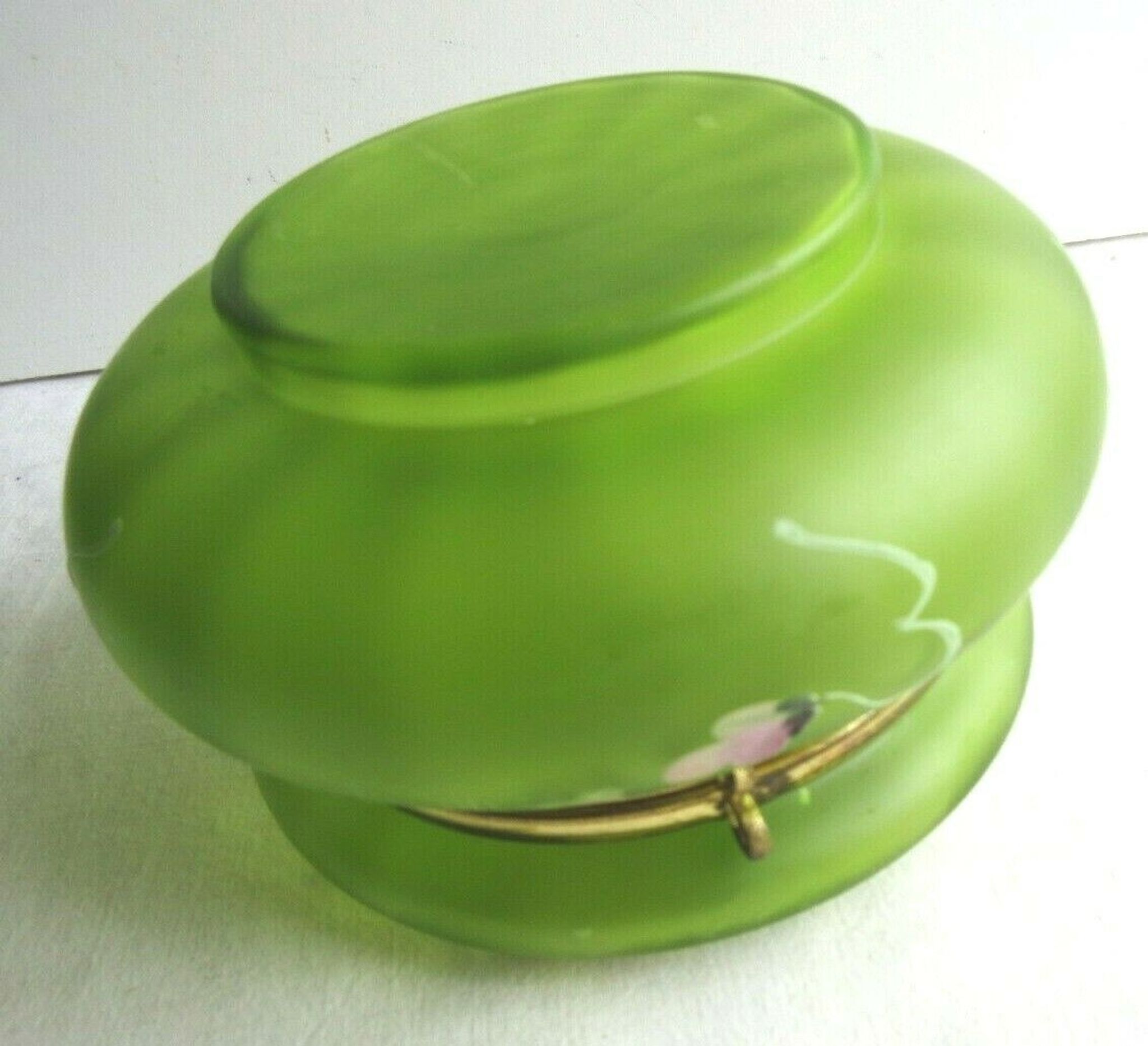 Candy box or jewelry box, Enamelled Art Nouveau glass Legras: Pink flowers