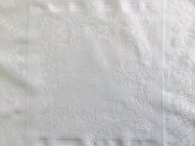 Two old linen damascenen towels in white color
