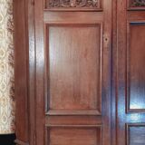 Large oak wardrobe from the early 18th century.