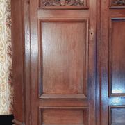 Grande garde-robe en chêne début 18e s.