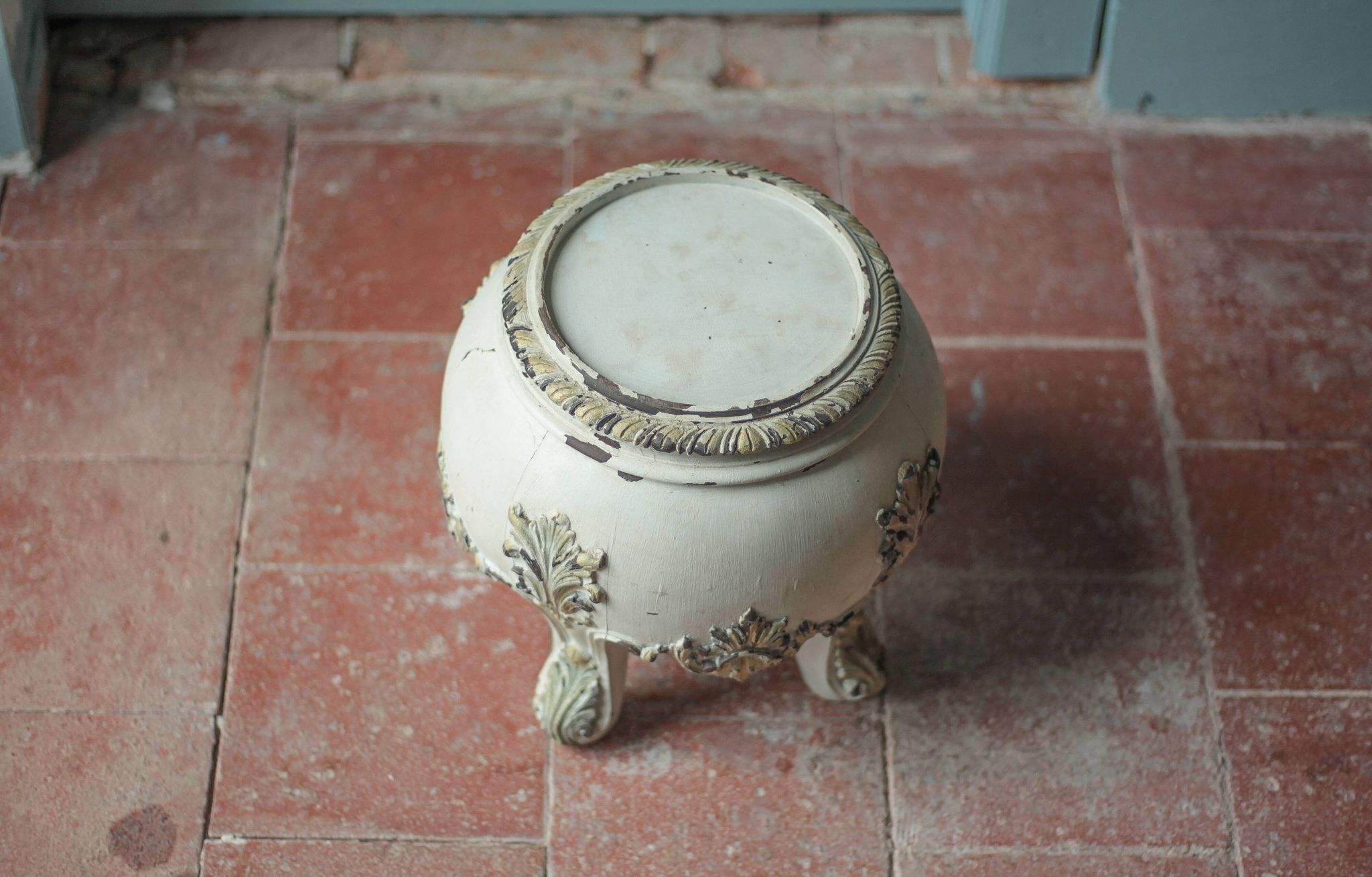 Solid wood plant stand with Louis XV style palm leaf motifs.