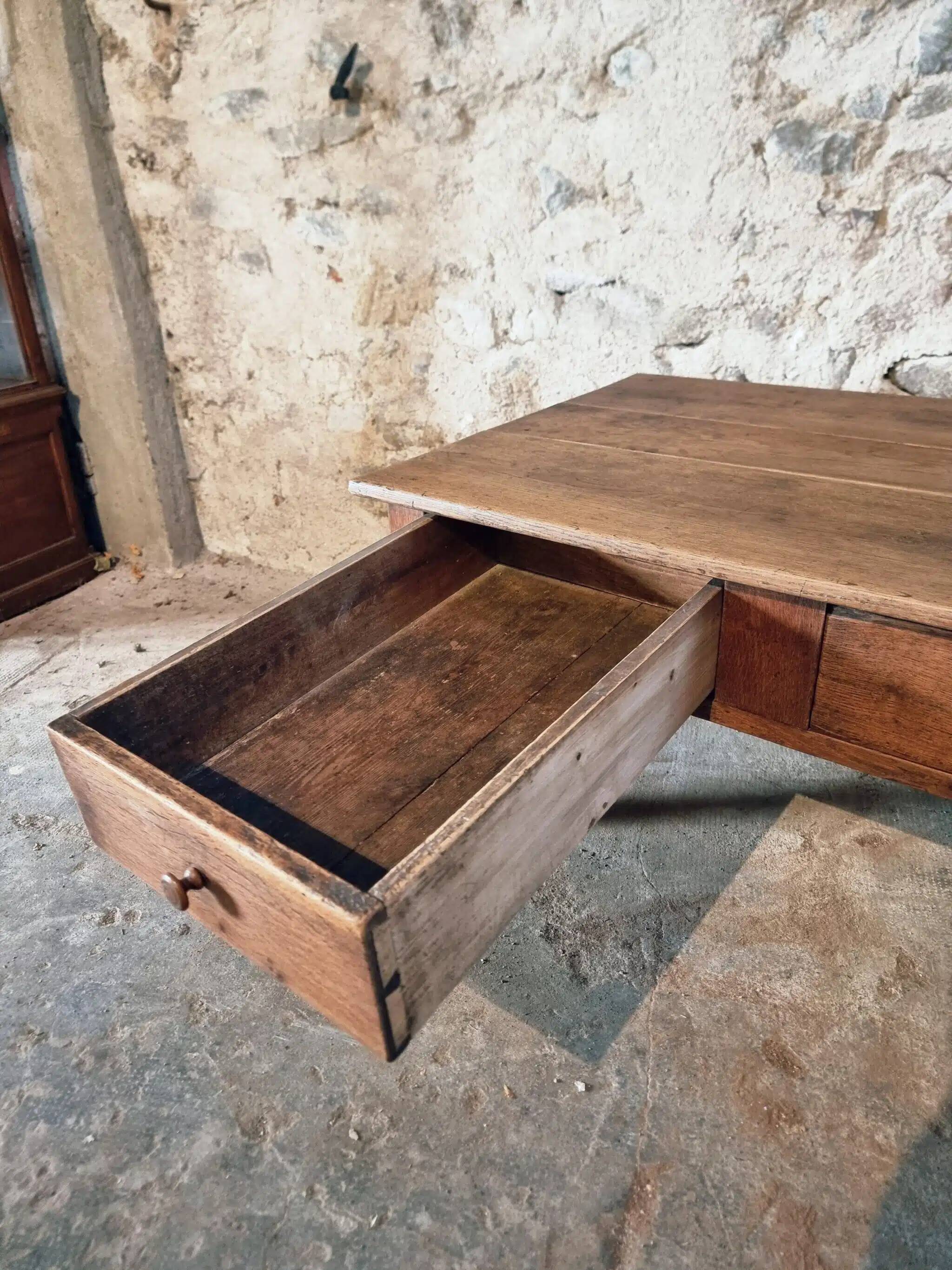 Table basse ancienne en chêne français – Table de ferme rustique du XIXe siècle avec tiroir et panneau de rangement coulissant, vers 1850