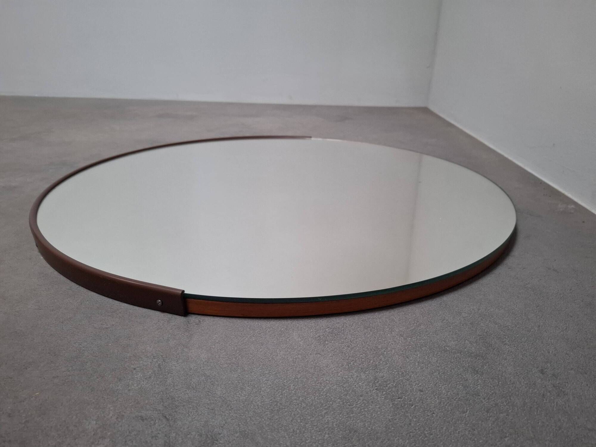 1970s Czechoslovakian Mid-Century Modern Round Wall Mirror